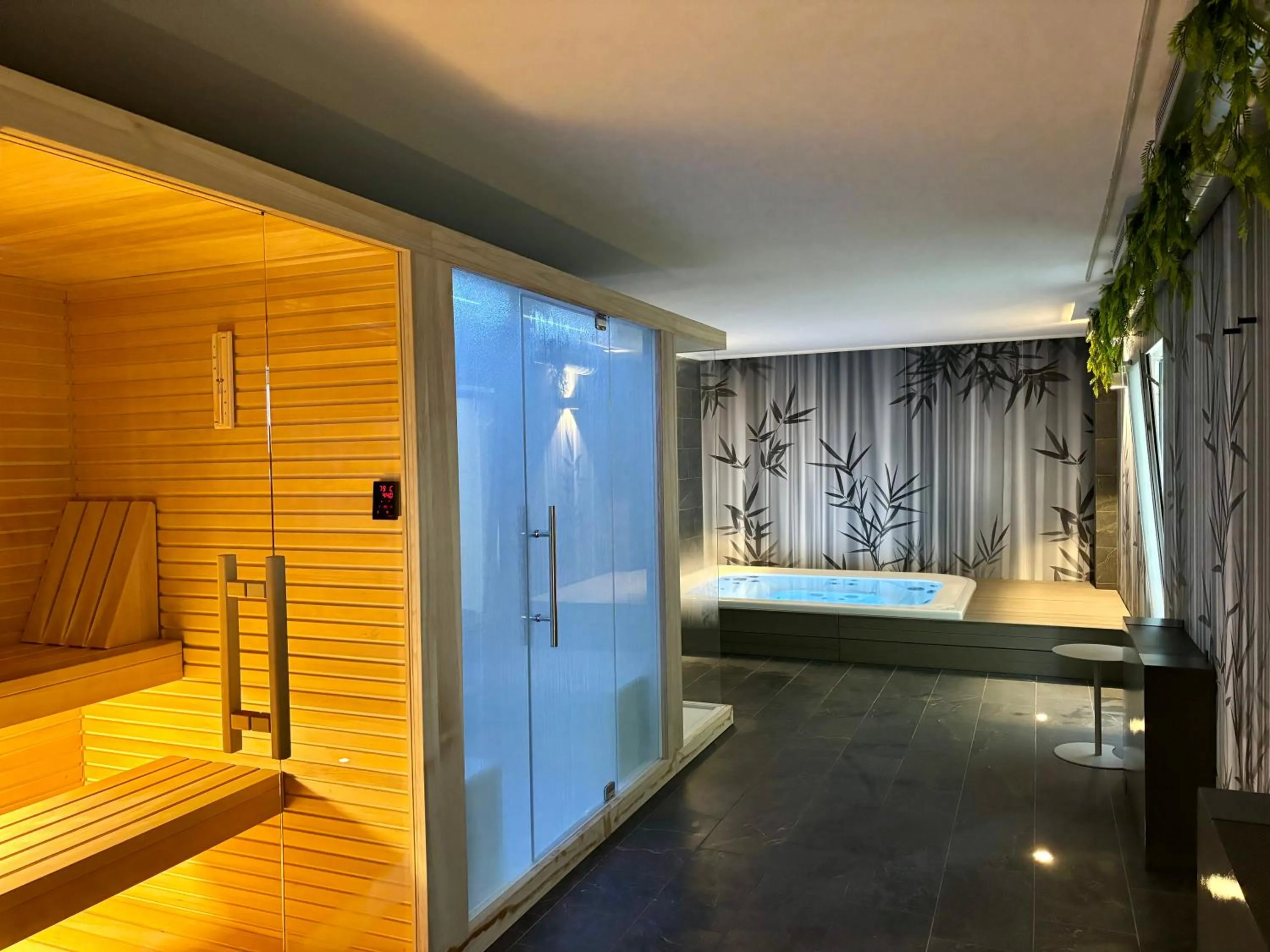 Swimming pool, Bed in LUXURY SUITES ROCOPOM - Lake Front