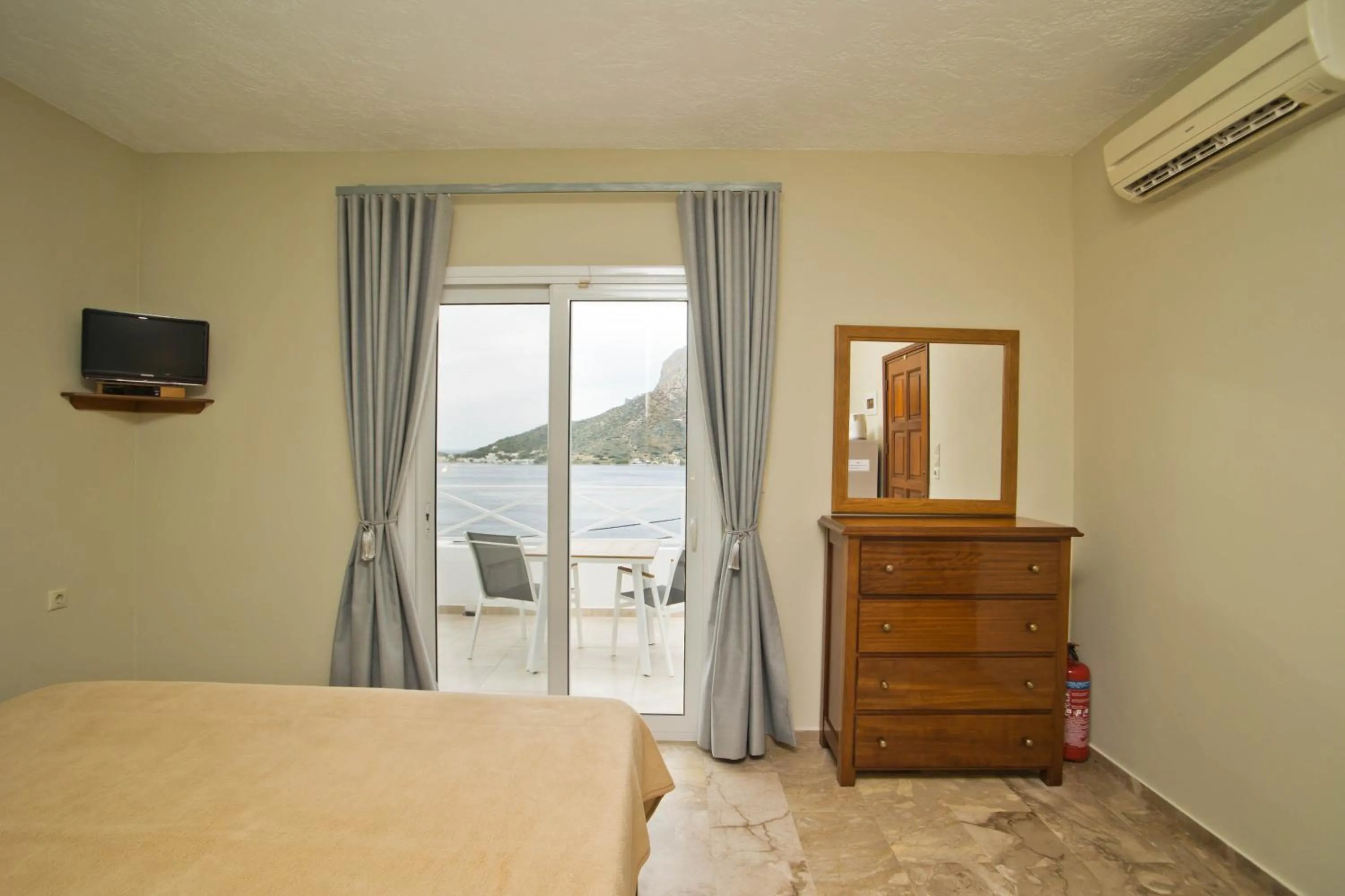 Bed in Acropolis Hotel