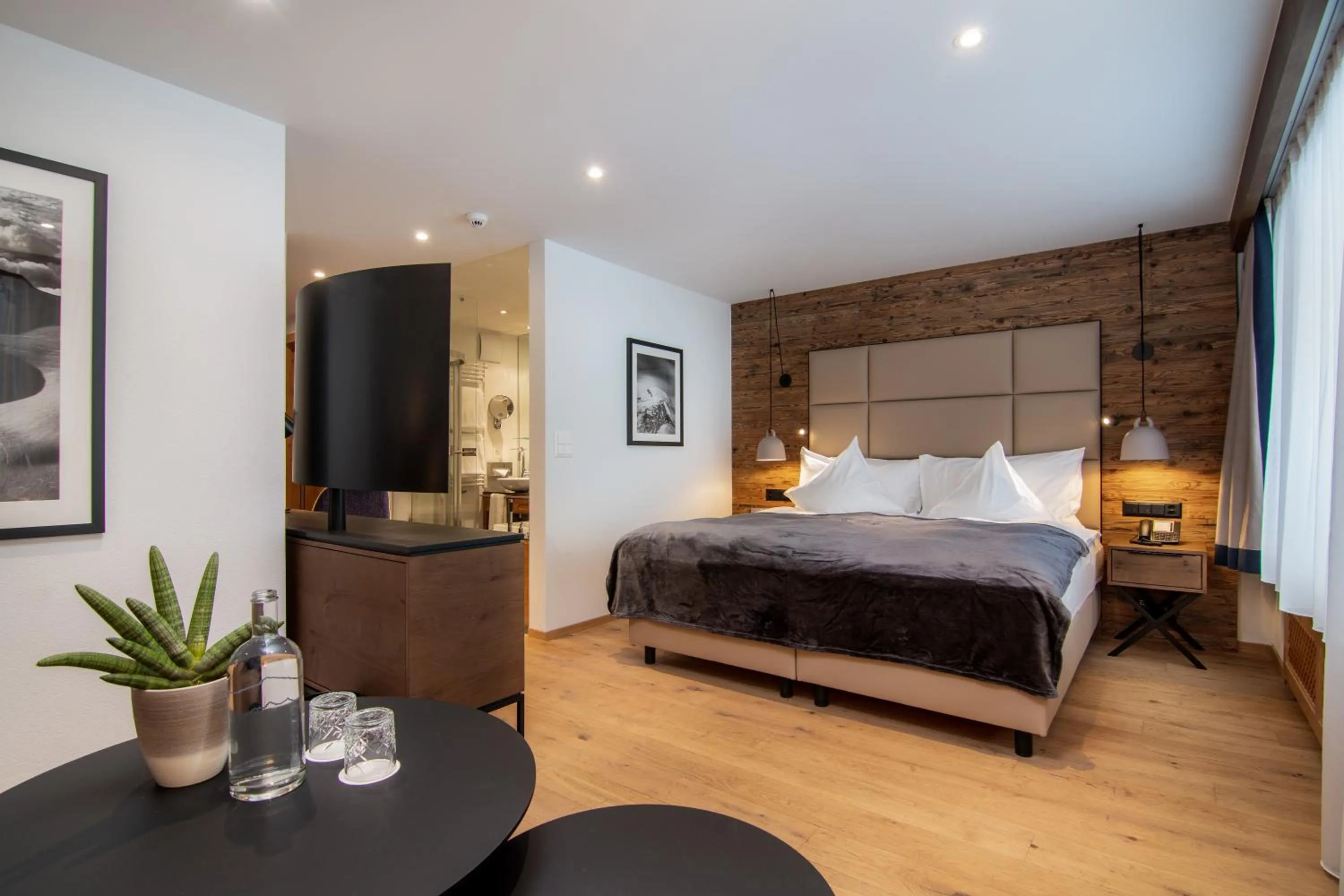 Photo of the whole room, Bed in Walliserhof Grand-Hotel & Spa Relais & Châteaux