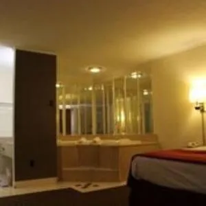 Bed in Lake View Inn & Suites