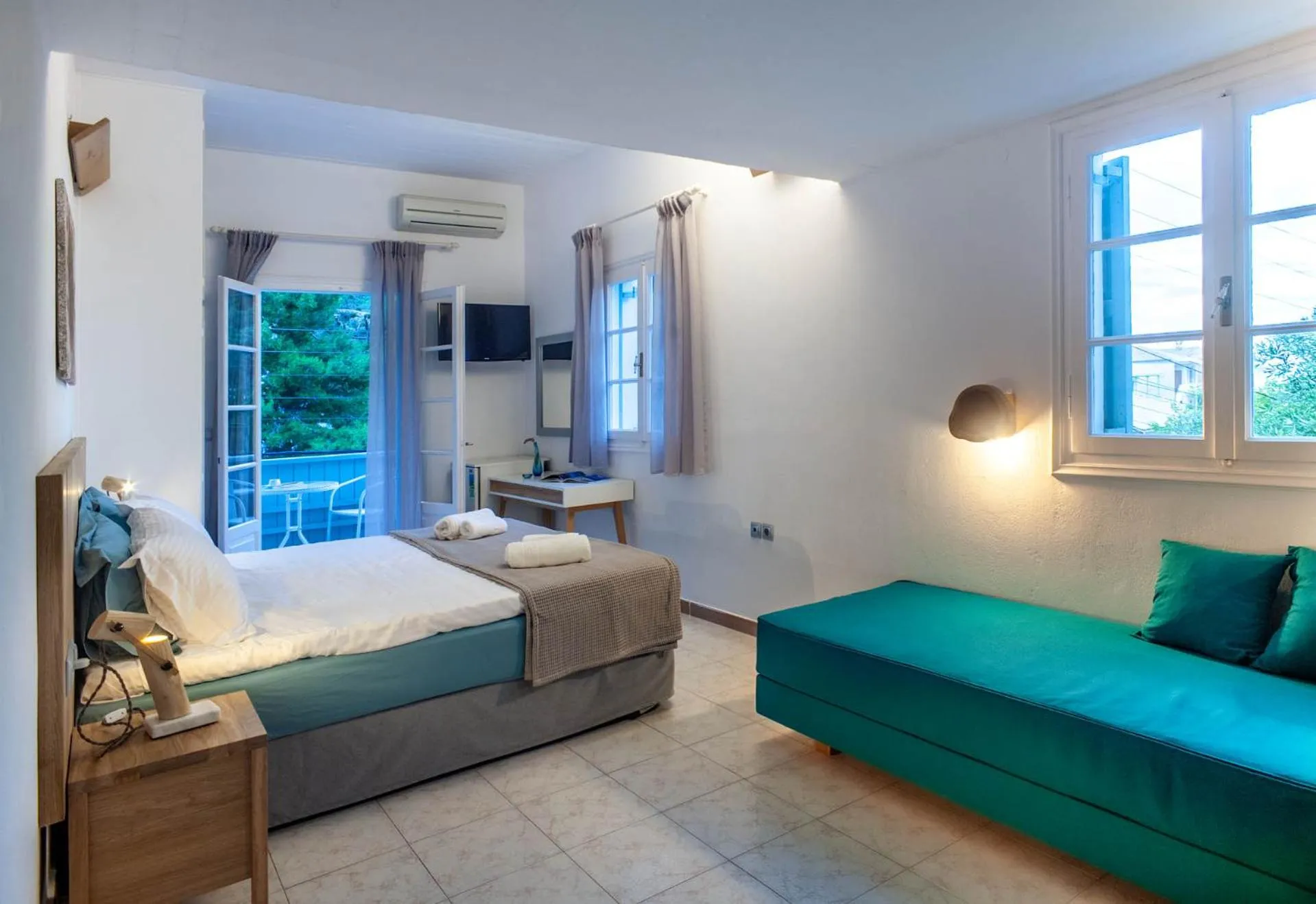 Photo of the whole room in Nefeli Hotel