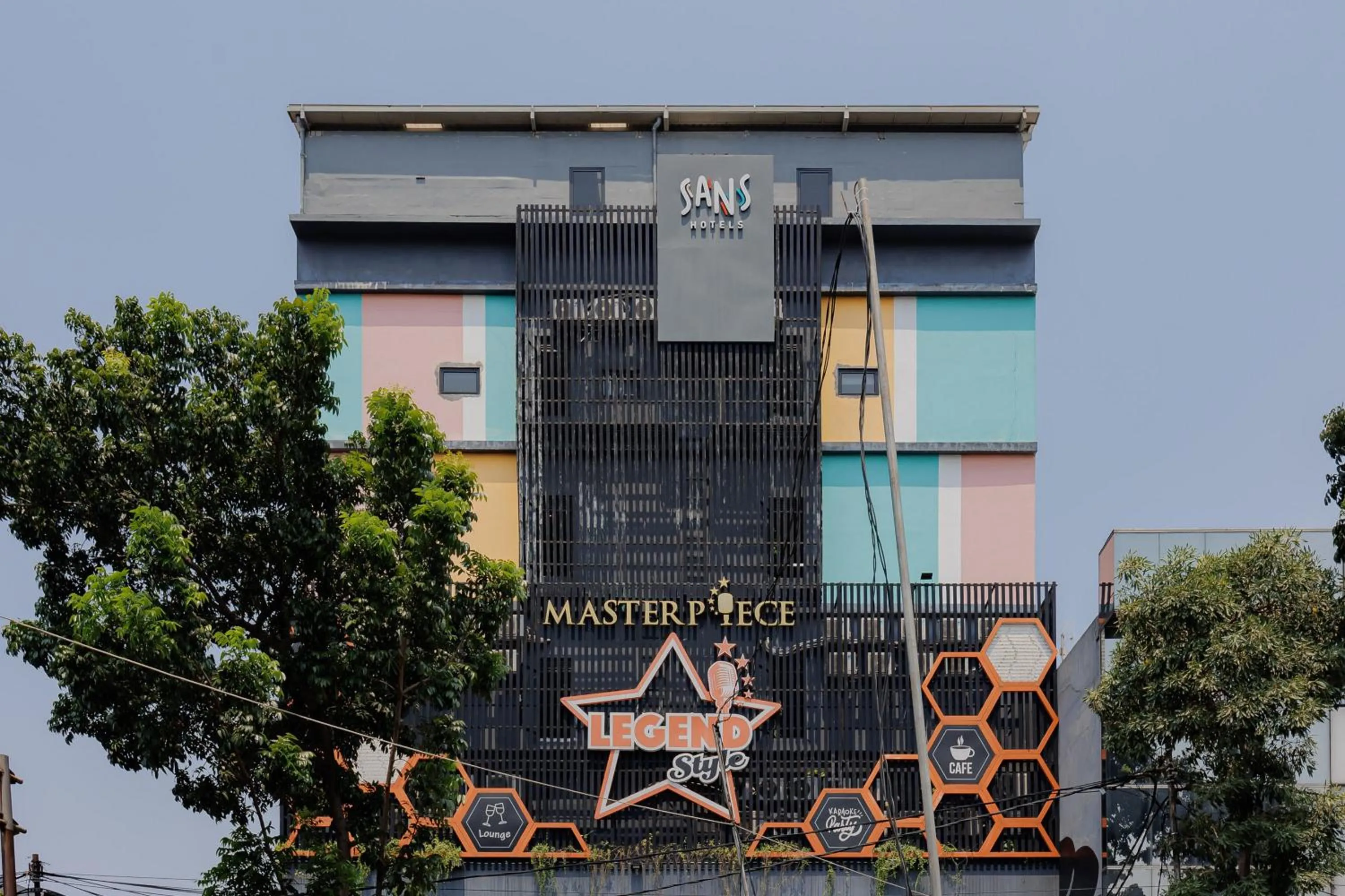 Facade/entrance in Sans Hotel Roxy Jakarta
