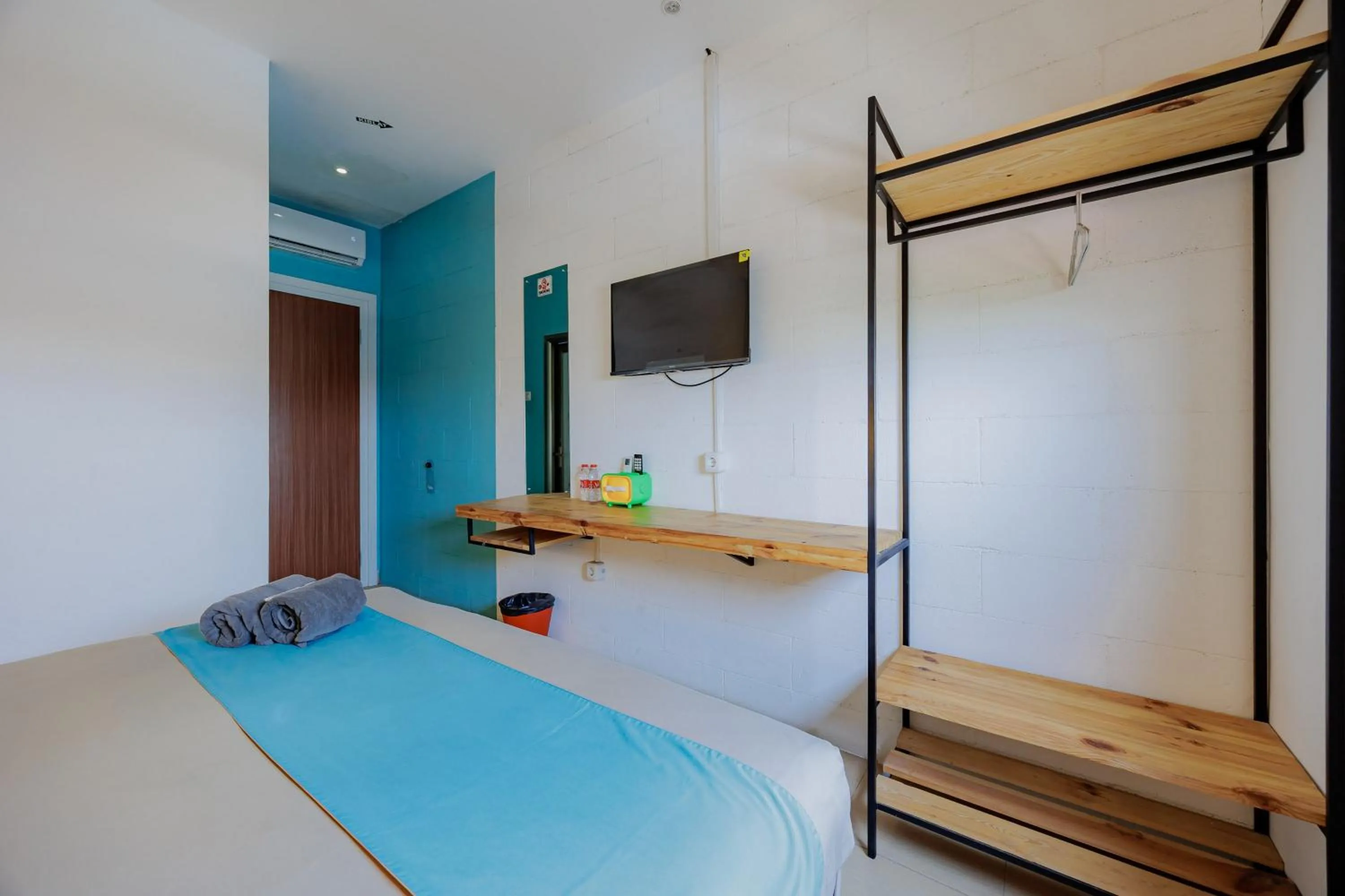 Bedroom, Bed in Sans Hotel Roxy Jakarta