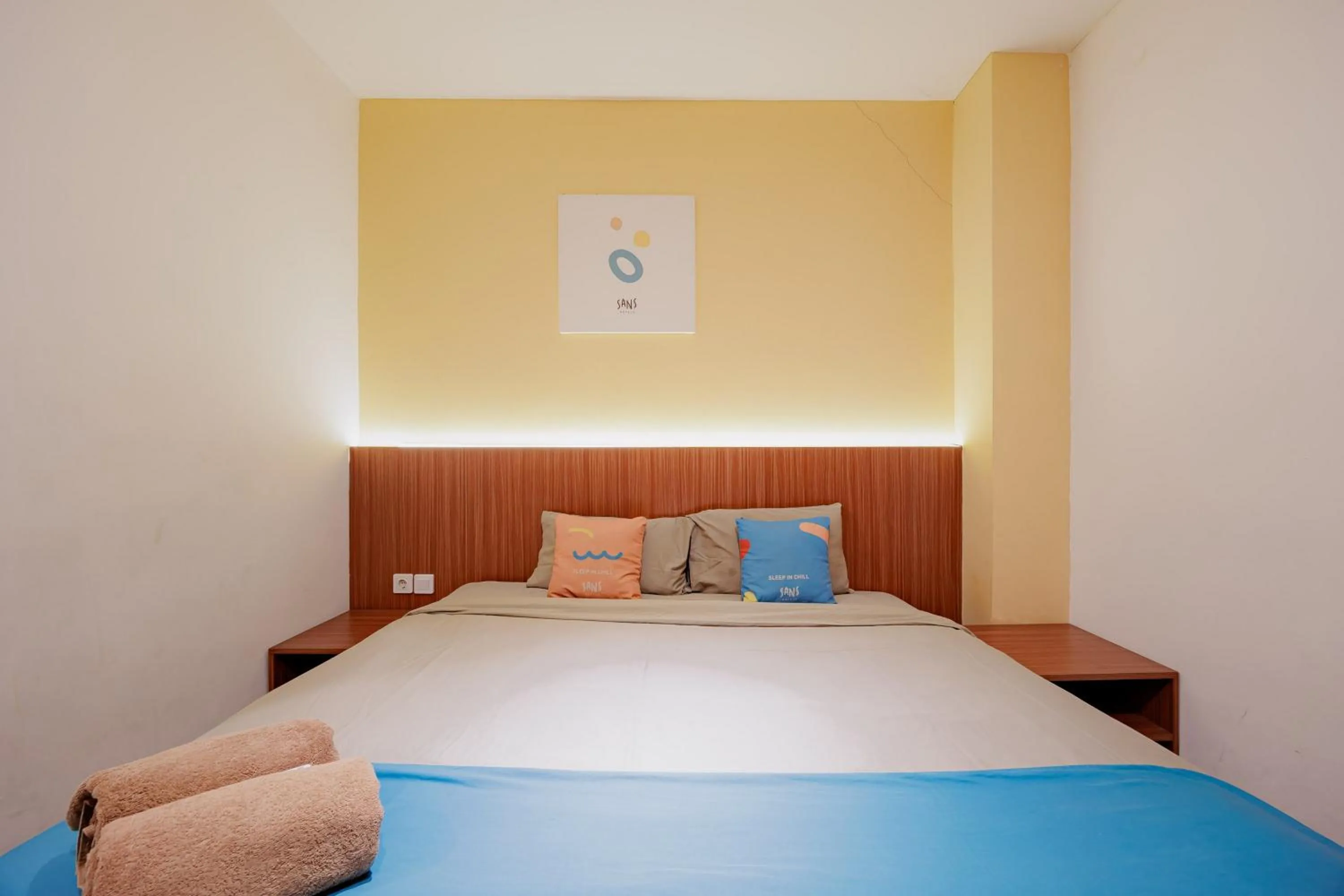 Bedroom, Bed in Sans Hotel Roxy Jakarta