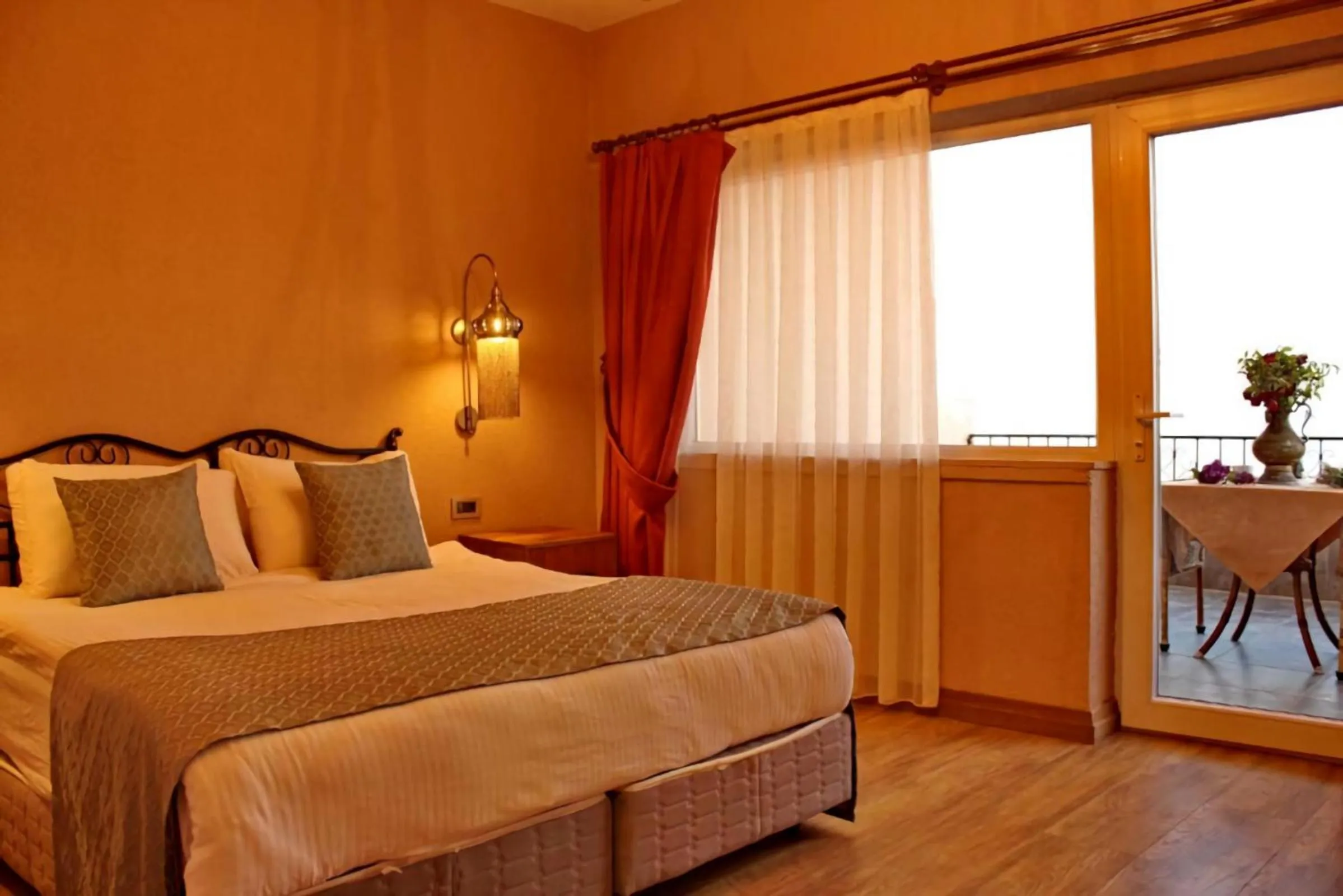 Communal lounge/ TV room, Bed in HH Babil Konağı