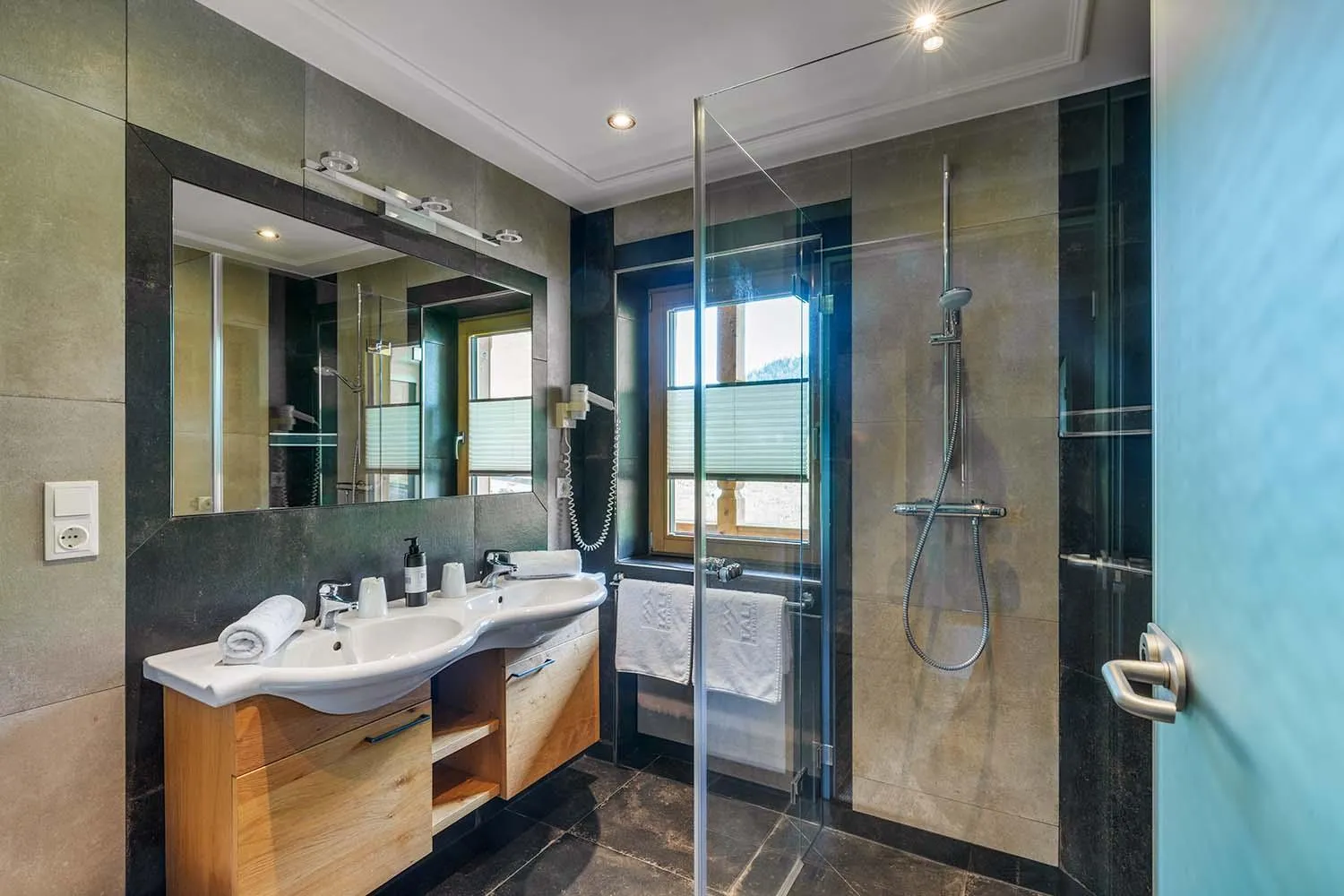 Bathroom in Apparthotel Talhof, Restaurant, Pool und Spa