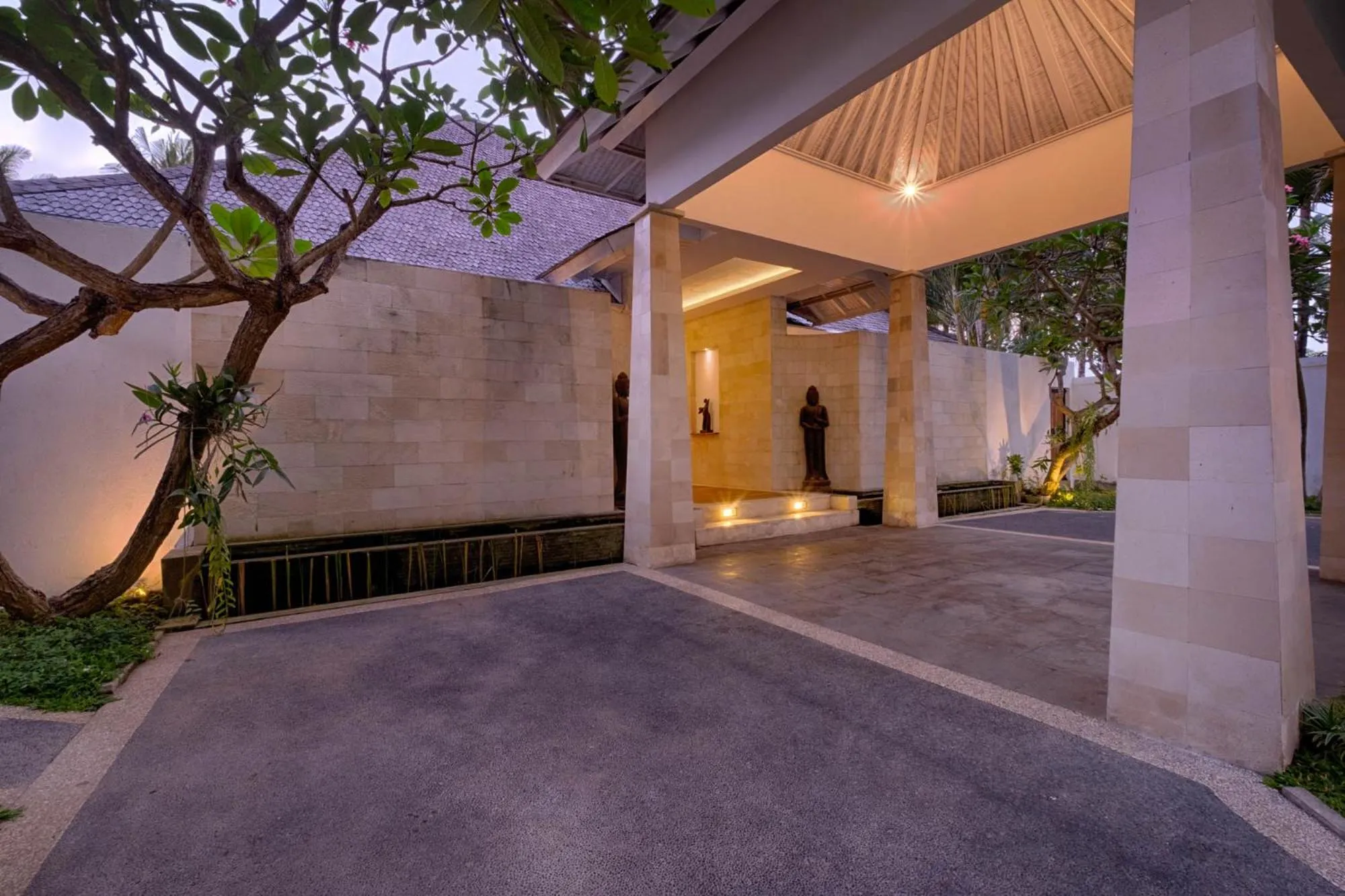 Property building in Kutus Kutus Estuary Saba Beach