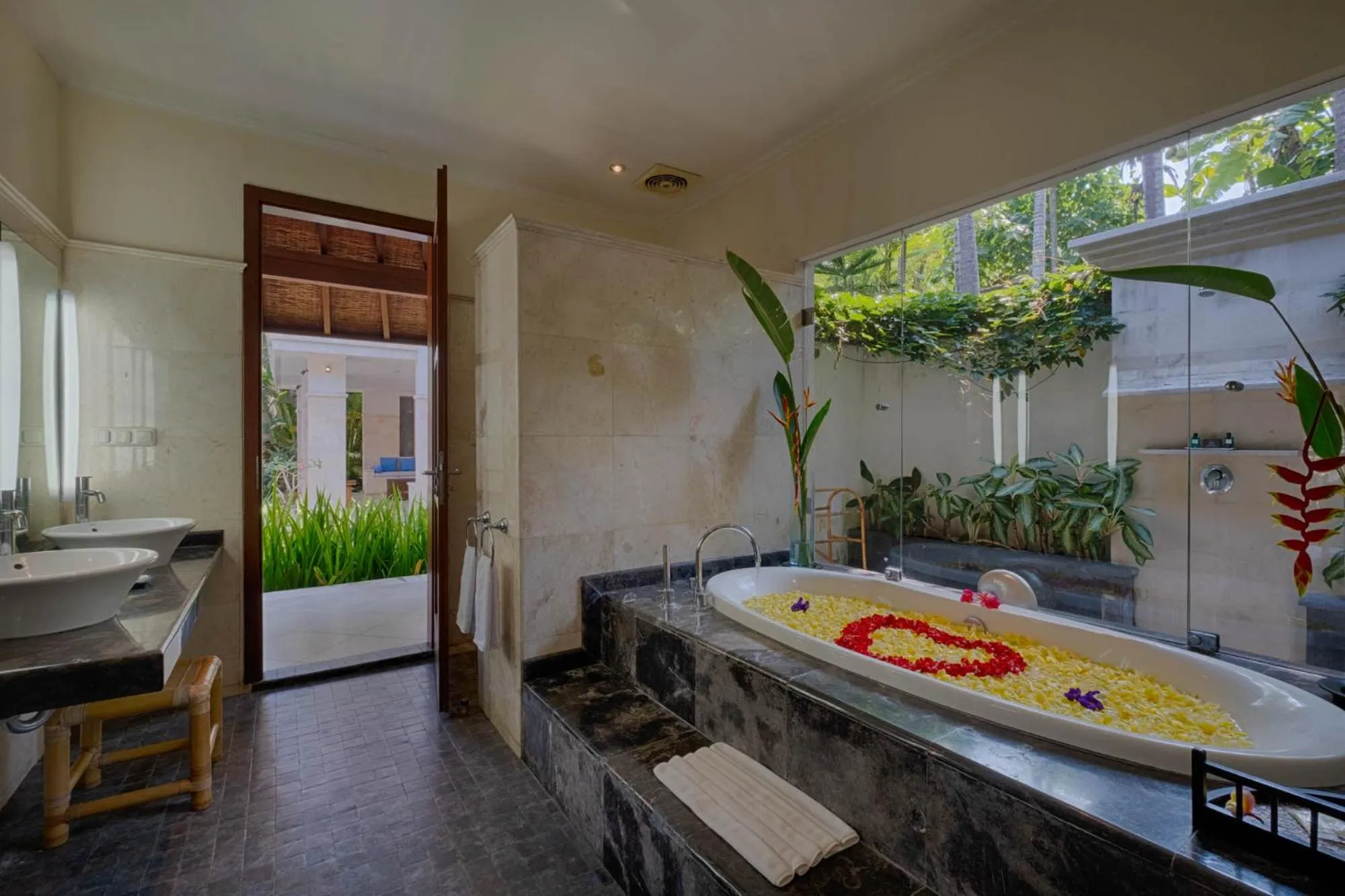 Bathroom in Kutus Kutus Estuary Saba Beach