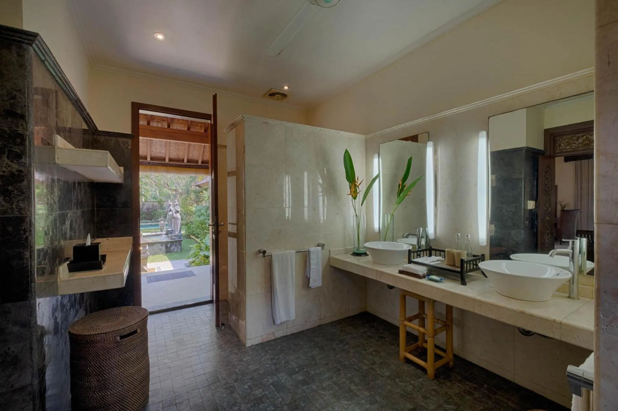 Bathroom in Kutus Kutus Estuary Saba Beach