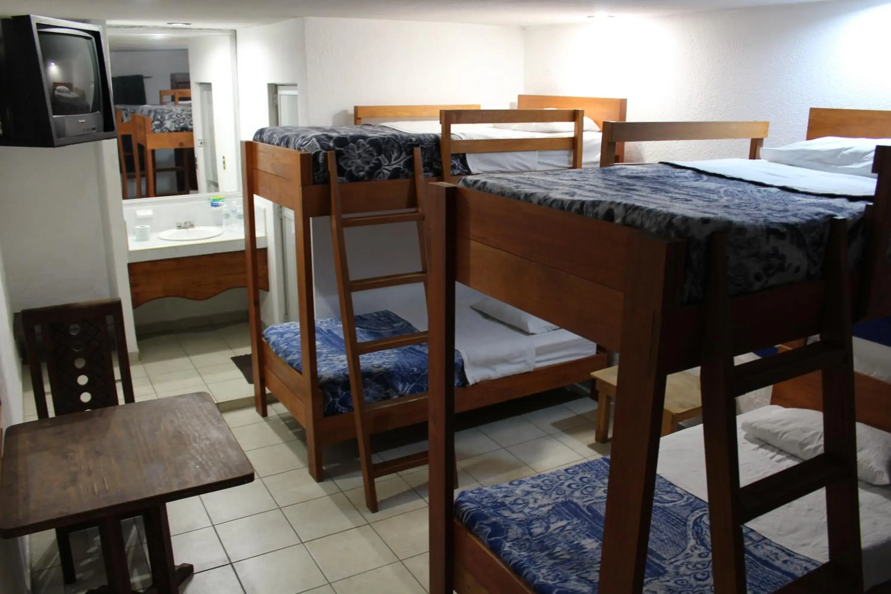 Economy Quadruple Room in Posada San José, Hotel Economy Quadruple Room in Posada San José, Hotel