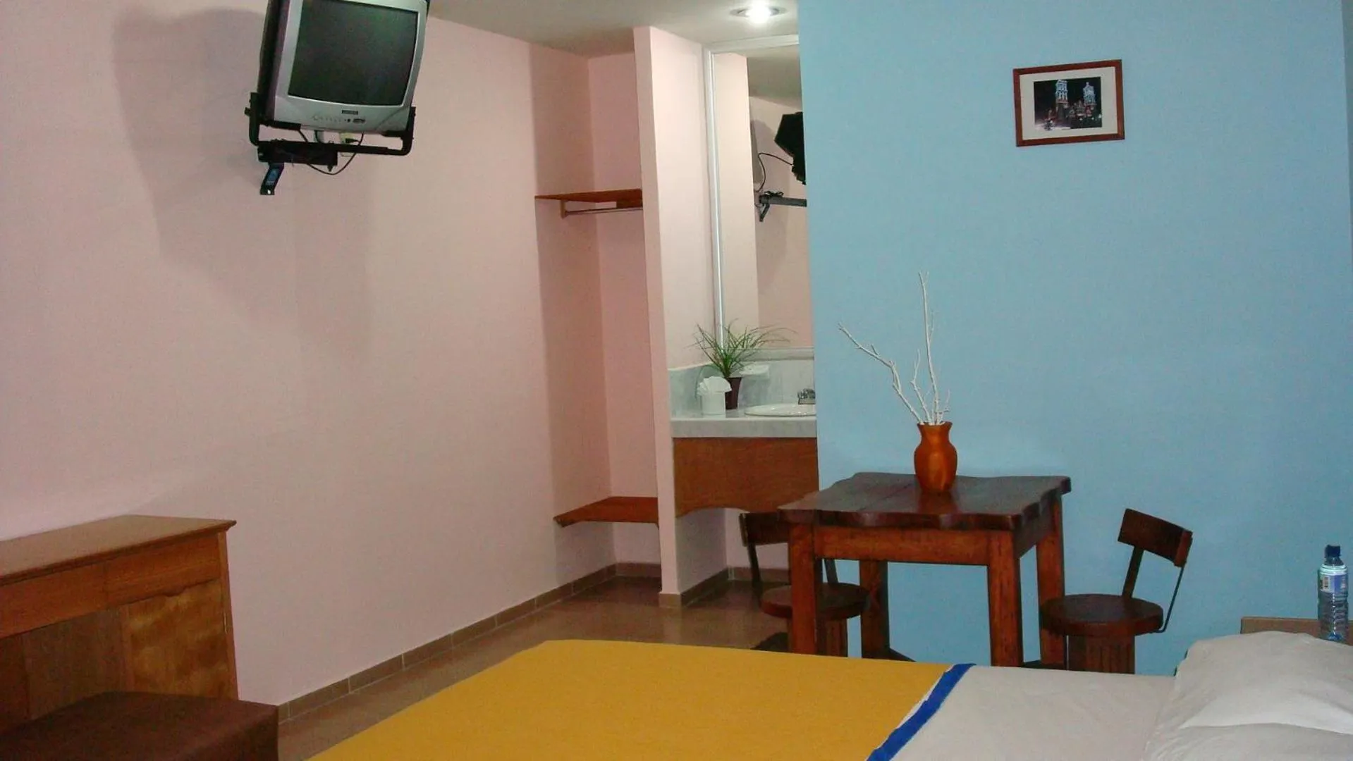 TV and multimedia, Bed in Posada San José, Hotel