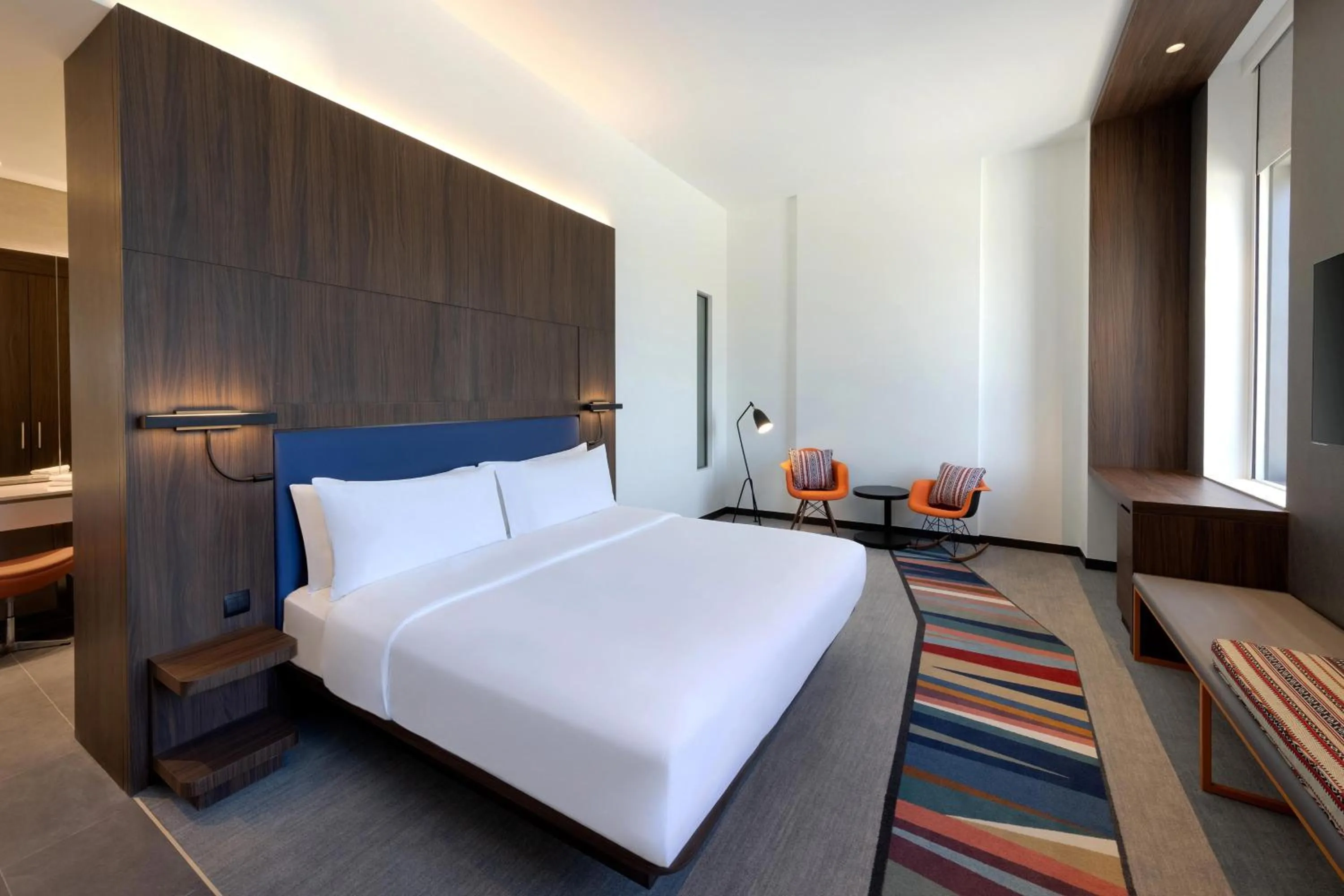 Photo of the whole room, Bed in Aloft Al Mina, Dubai Jumeirah