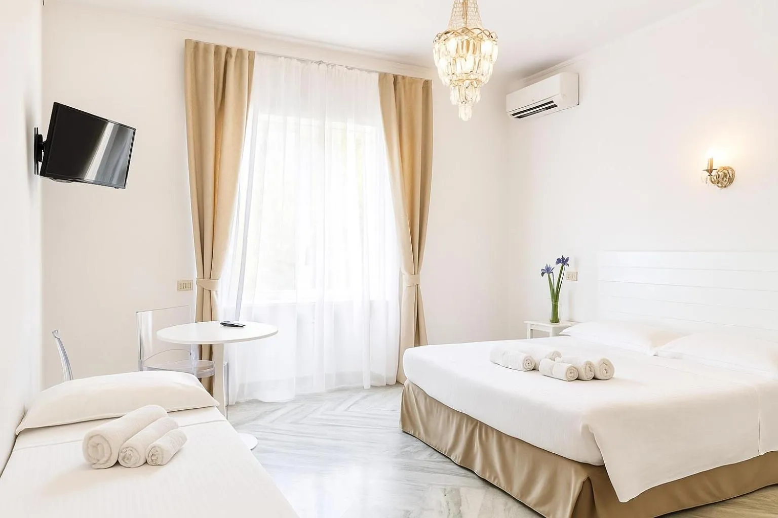 Bed in Roma Talenti Breme B&B