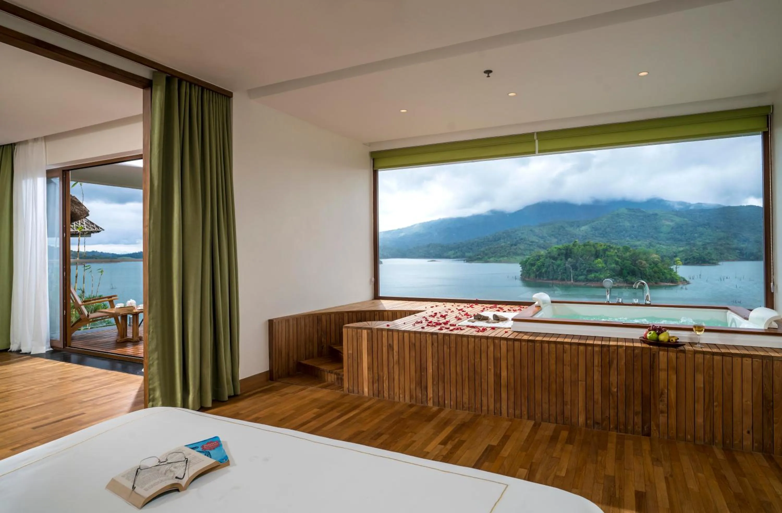 Bed in MOUNTAIN SHADOWS RESORT Wayanad