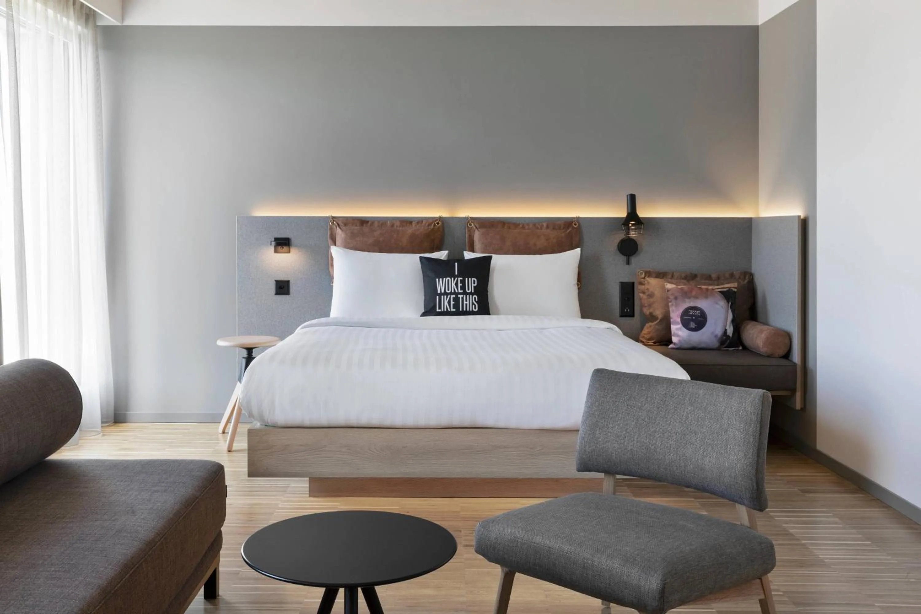 Photo of the whole room, Bed in Moxy Rapperswil