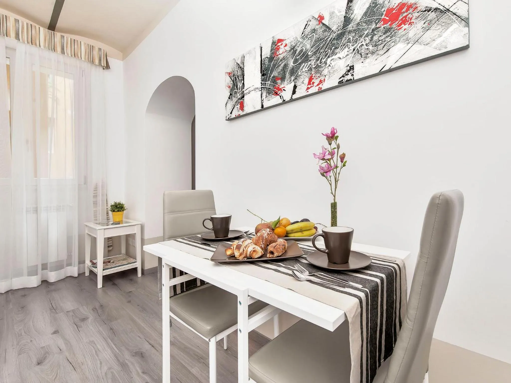 Restaurant/places to eat in White Rooms Colosseo