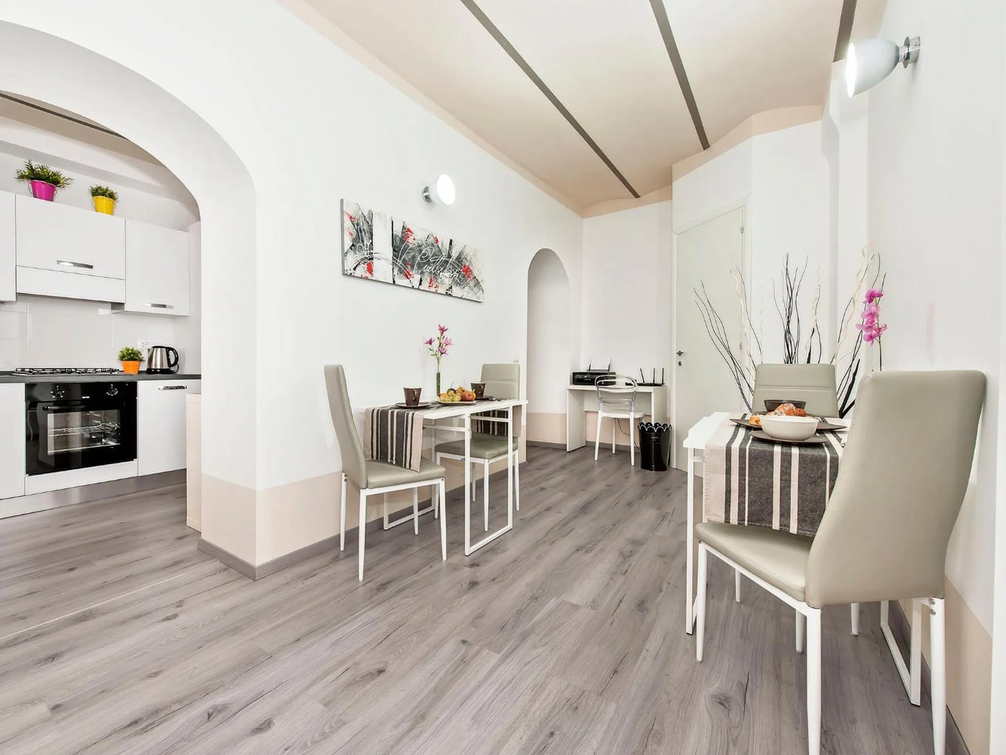 Seating area in White Rooms Colosseo