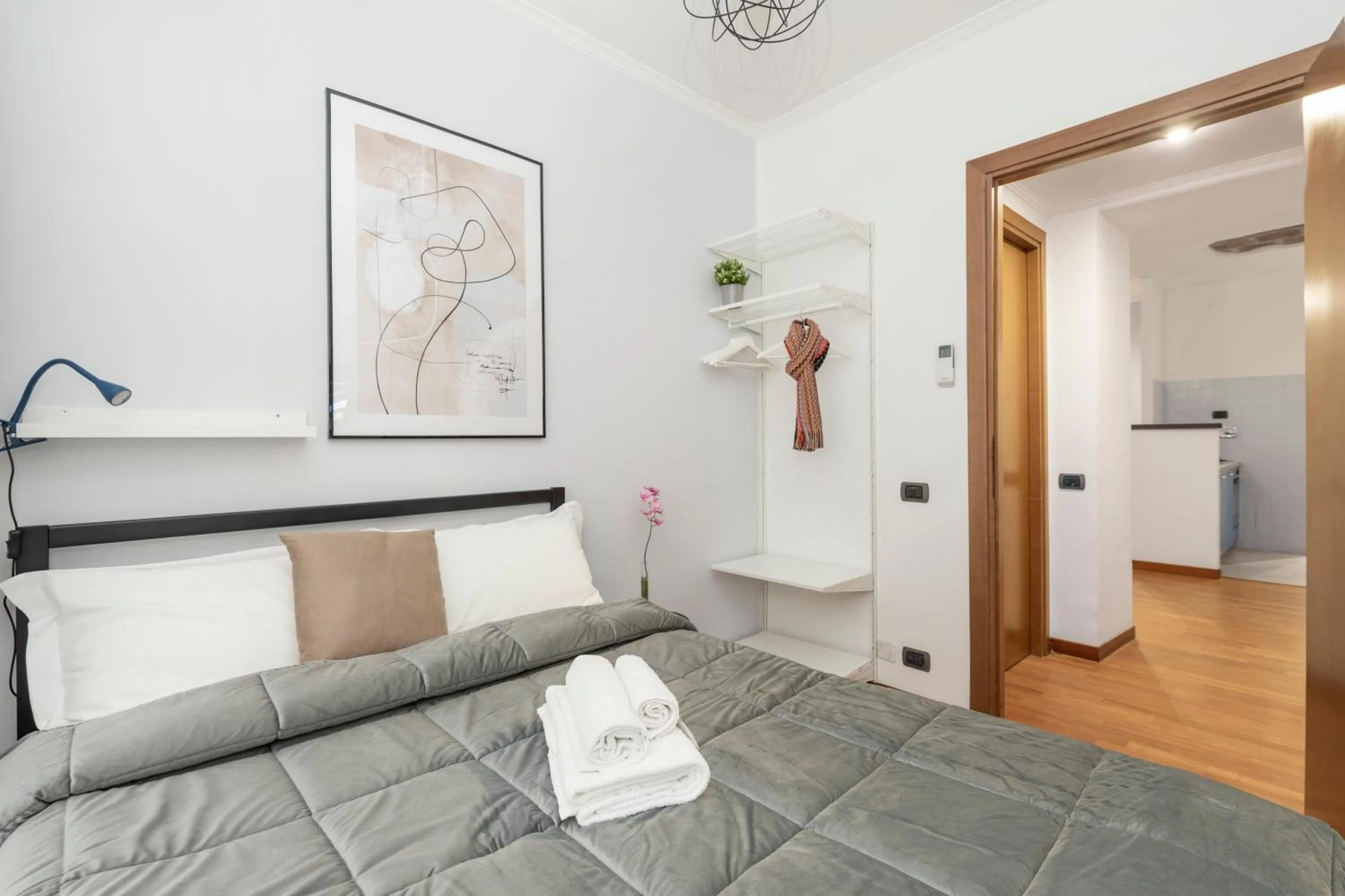 Bedroom, Bed in White Rooms Colosseo