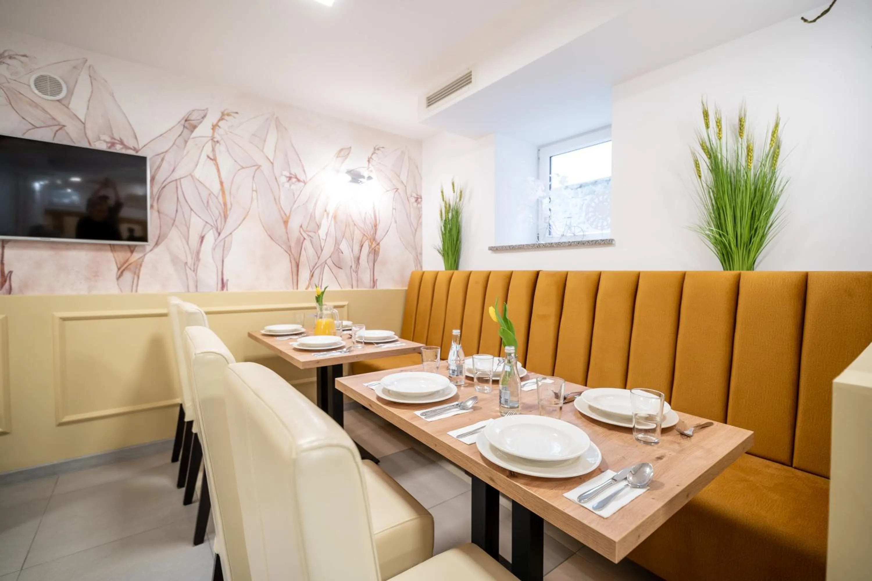 Restaurant/places to eat in Helios Aparthotel