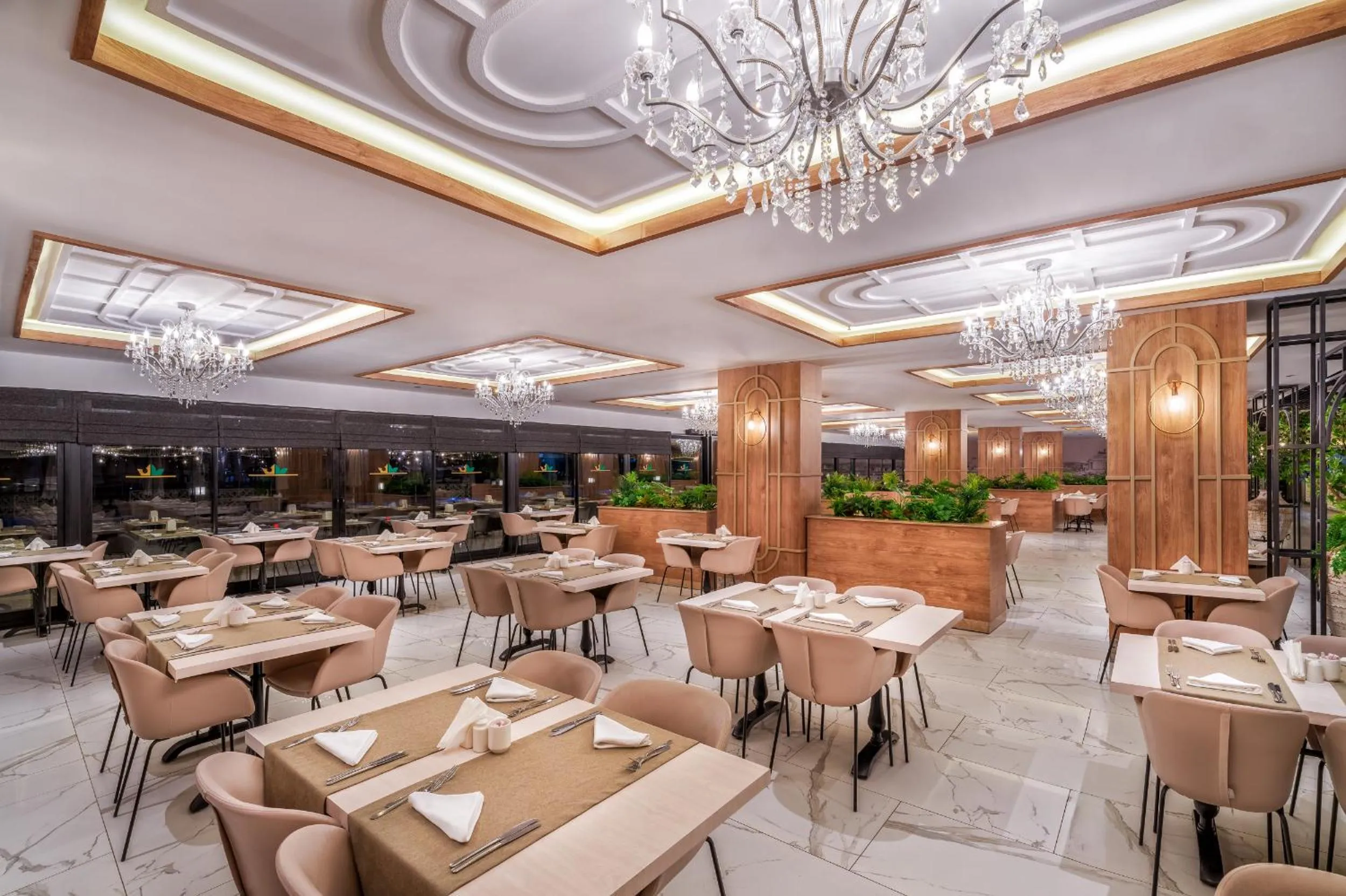 Restaurant/places to eat in Royal Garden Beach Hotel