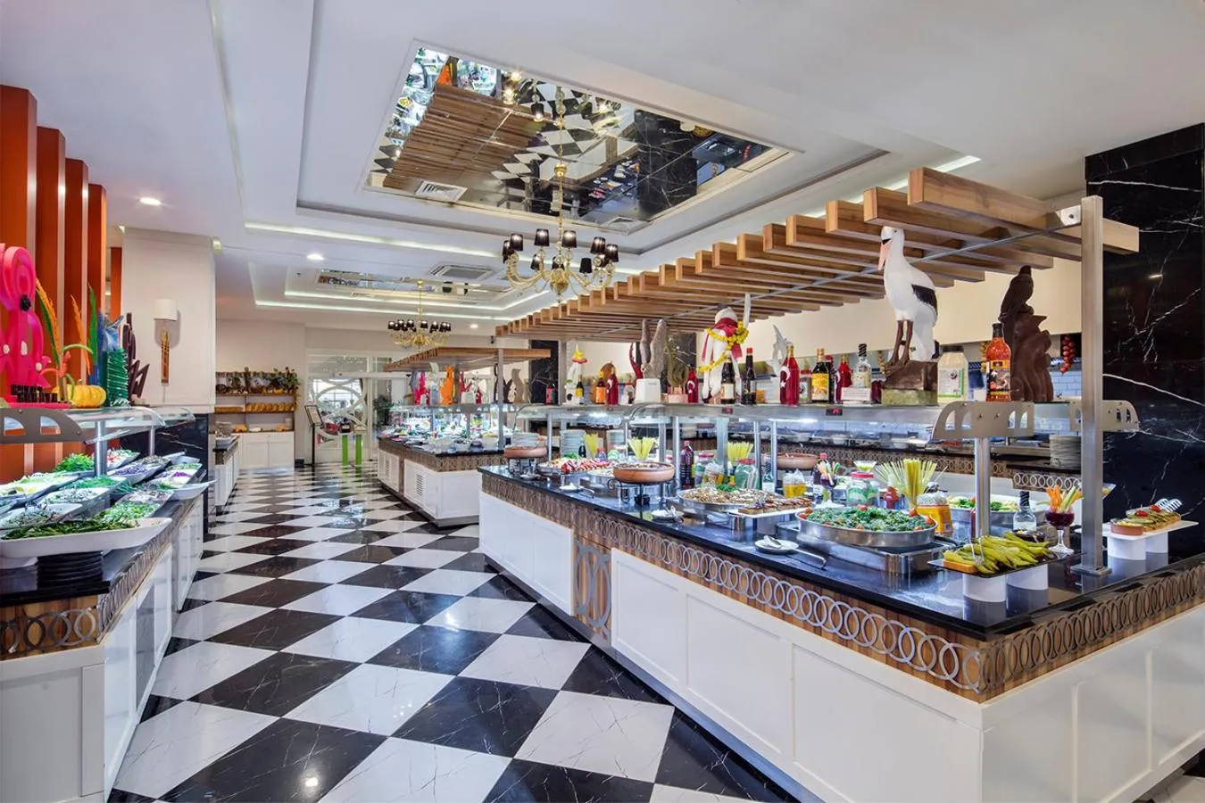 Restaurant/places to eat in Royal Garden Beach Hotel