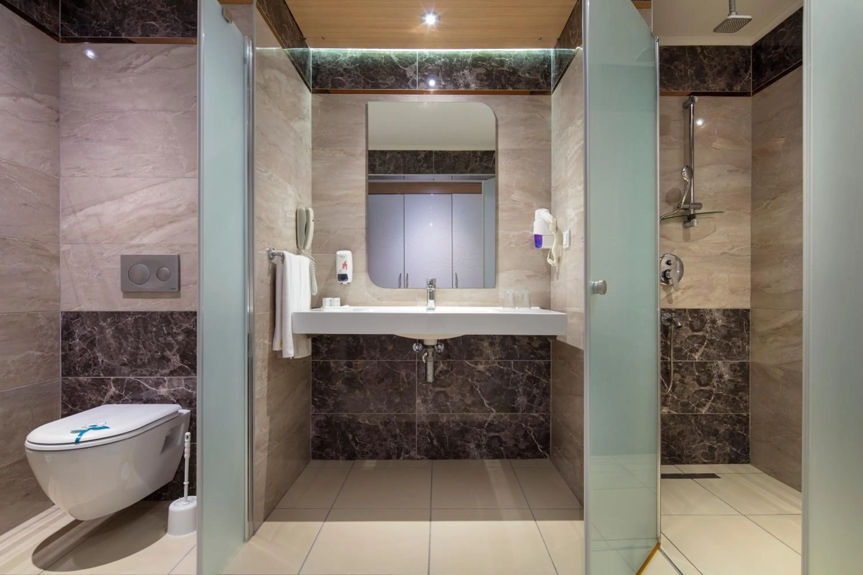 Shower in Royal Garden Beach Hotel