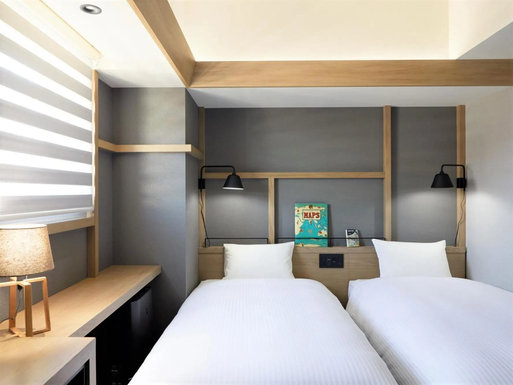 Bed in LAMP LIGHT BOOKS HOTEL sapporo