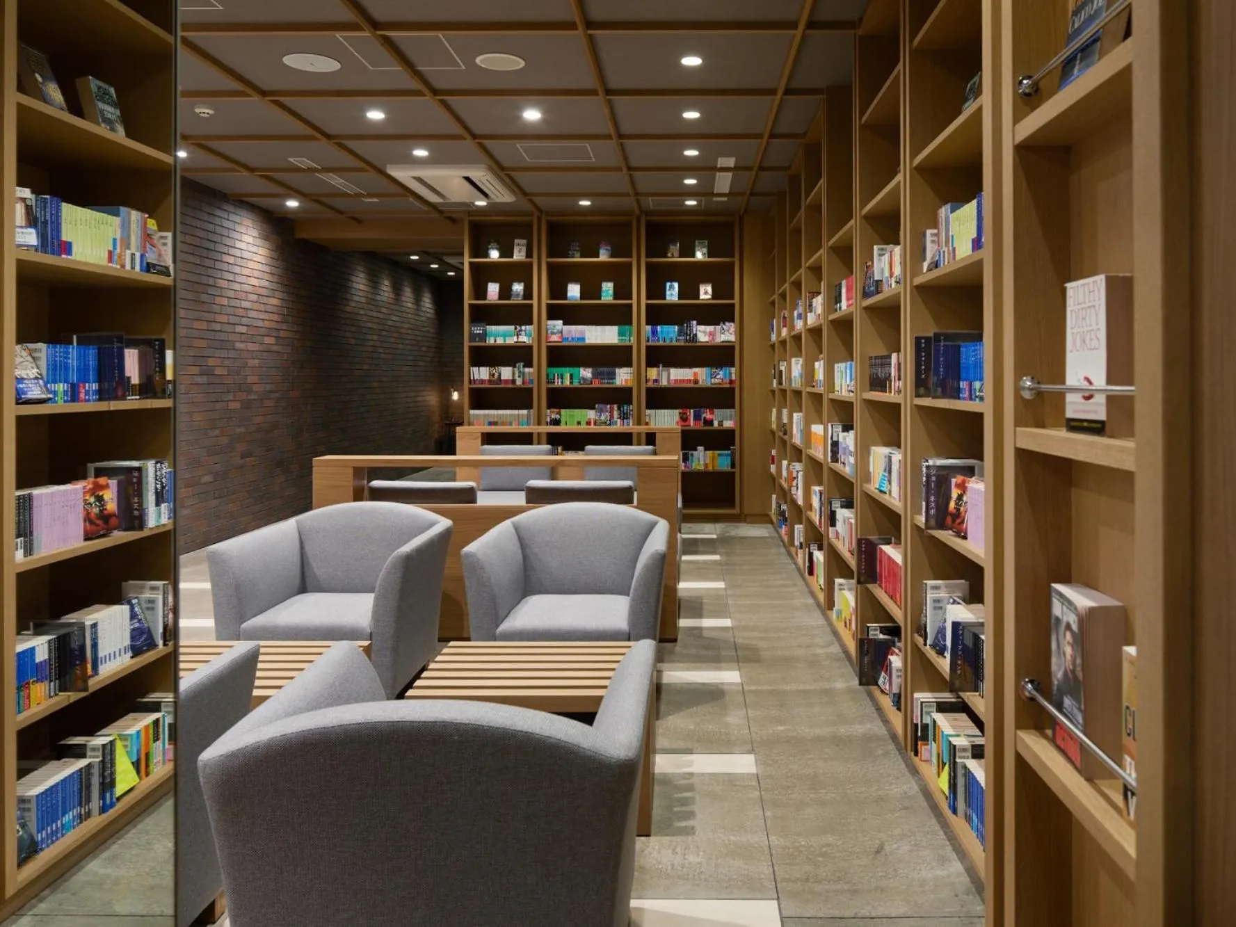 Library in LAMP LIGHT BOOKS HOTEL sapporo