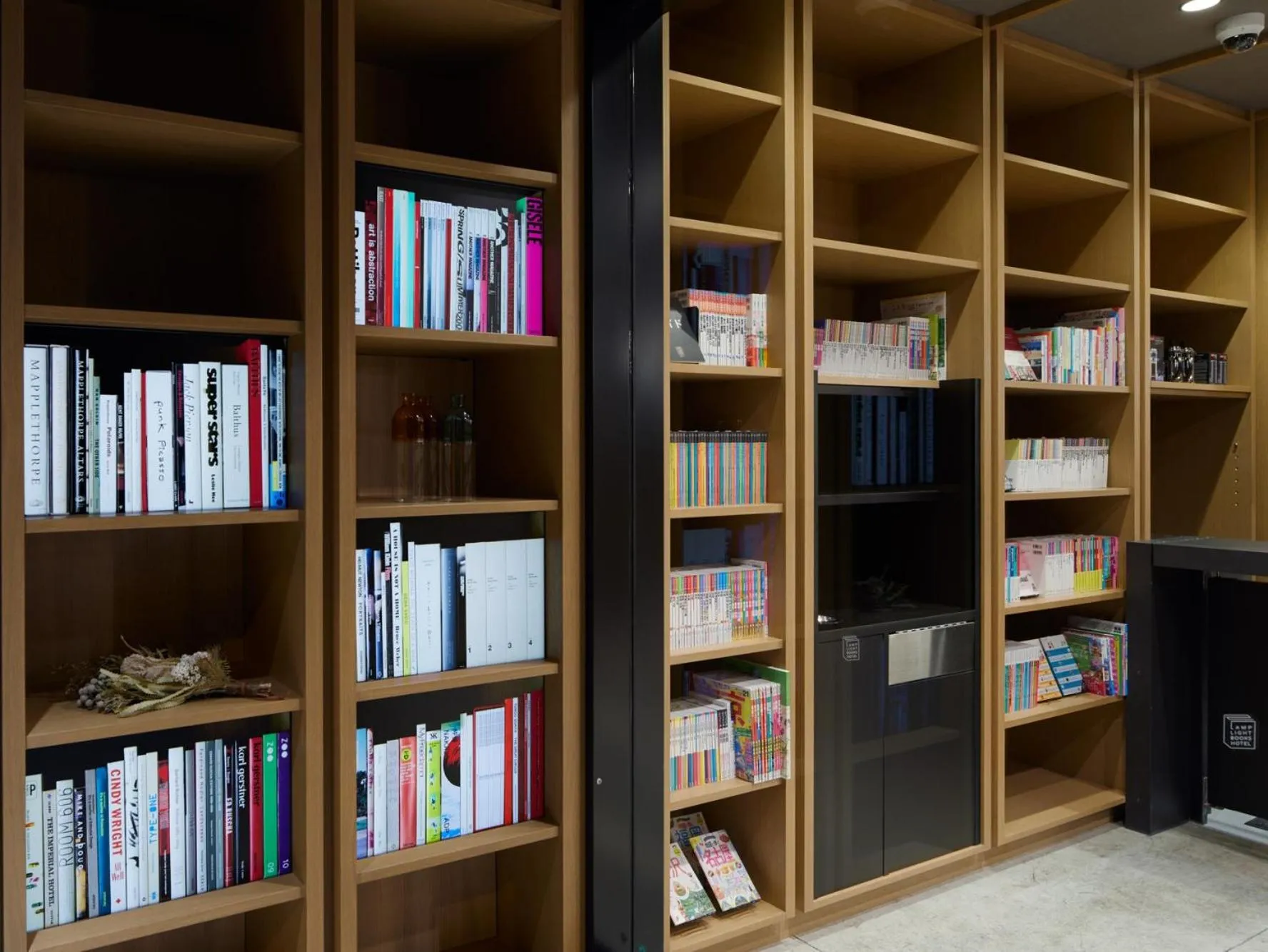 Library in LAMP LIGHT BOOKS HOTEL sapporo
