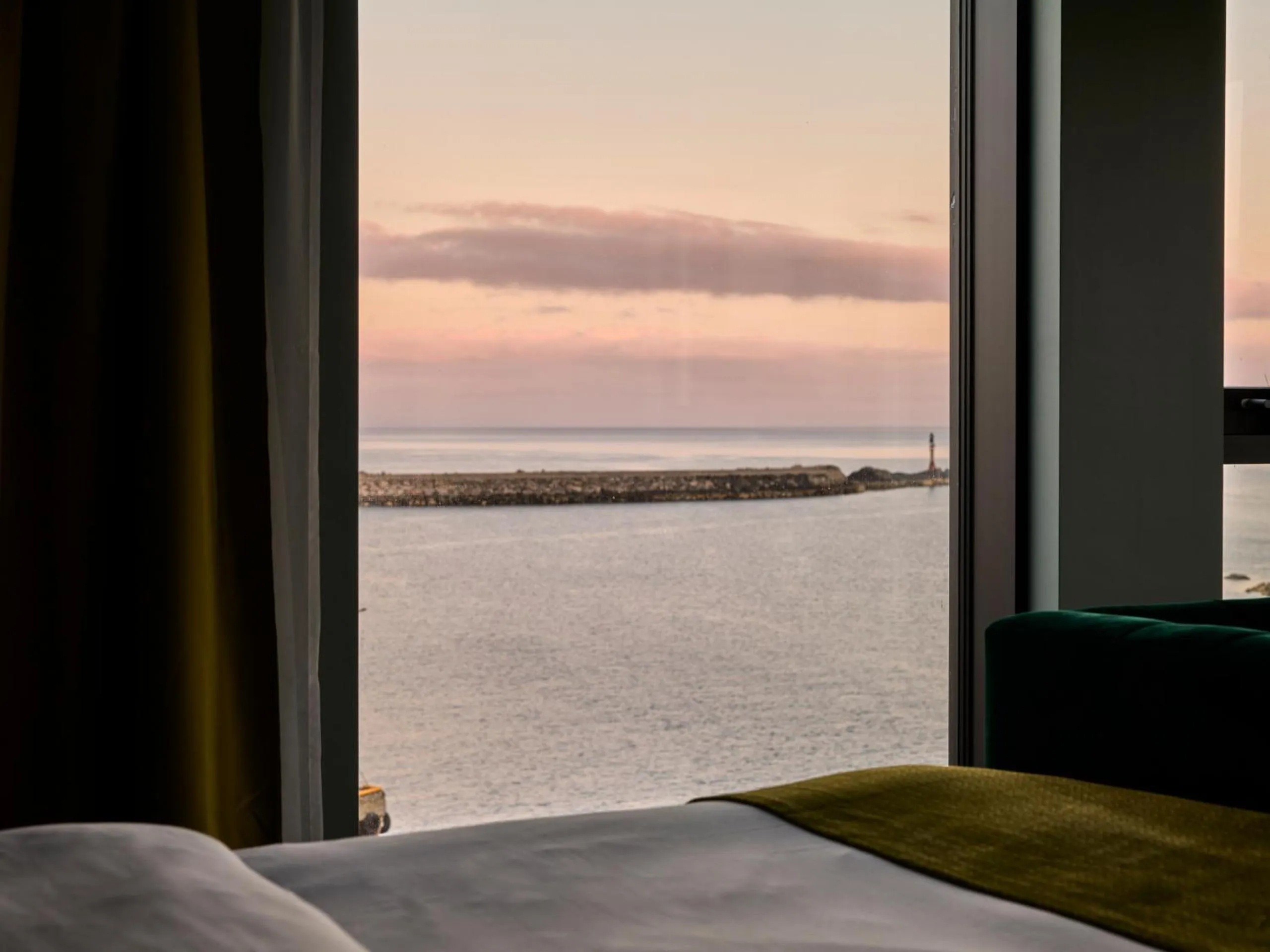 View (from property/room), Bed in Thon Hotel Svolvær