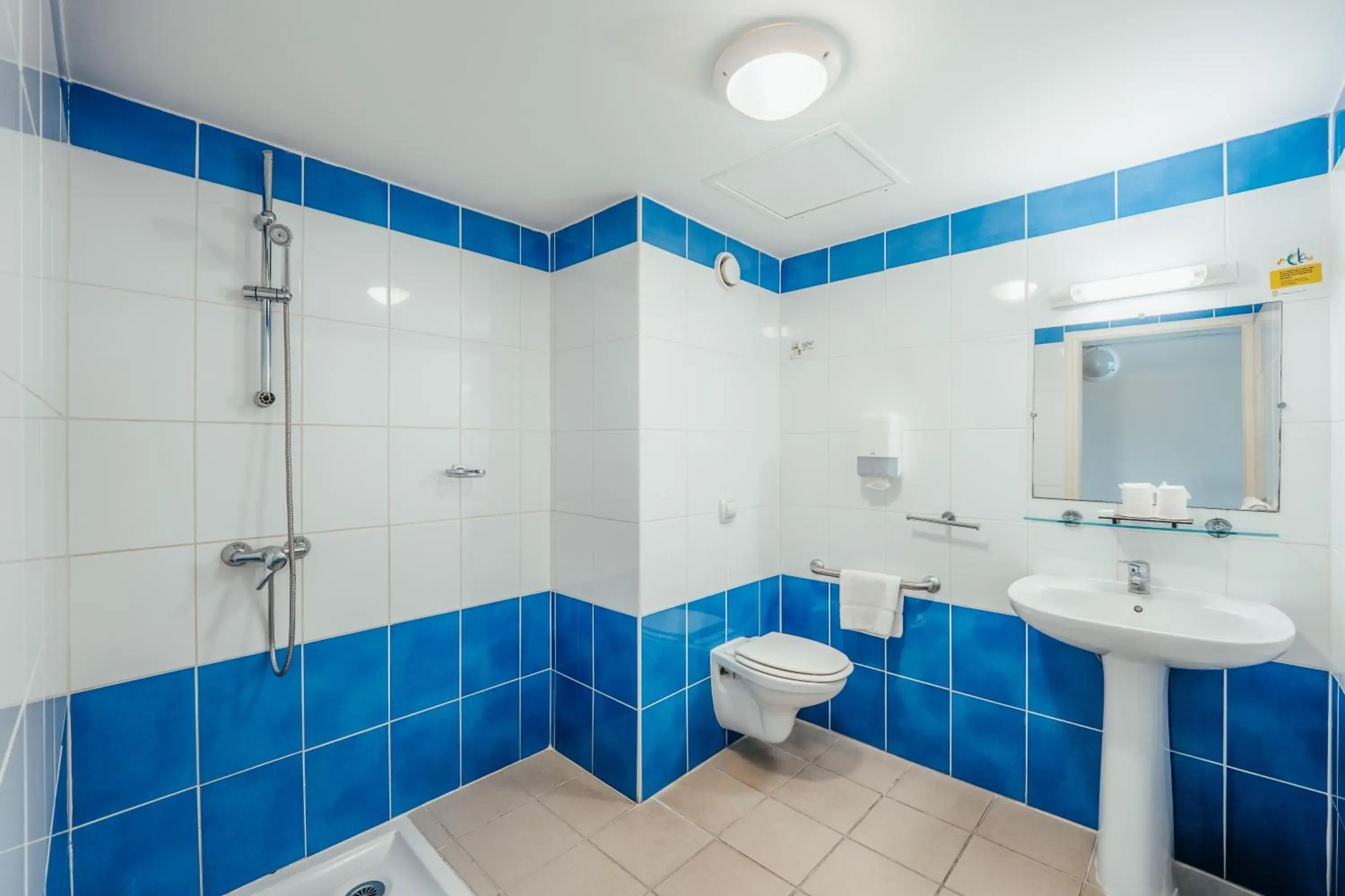 Twin Room in Centre International de Sejour Twin Room in Centre International de Sejour