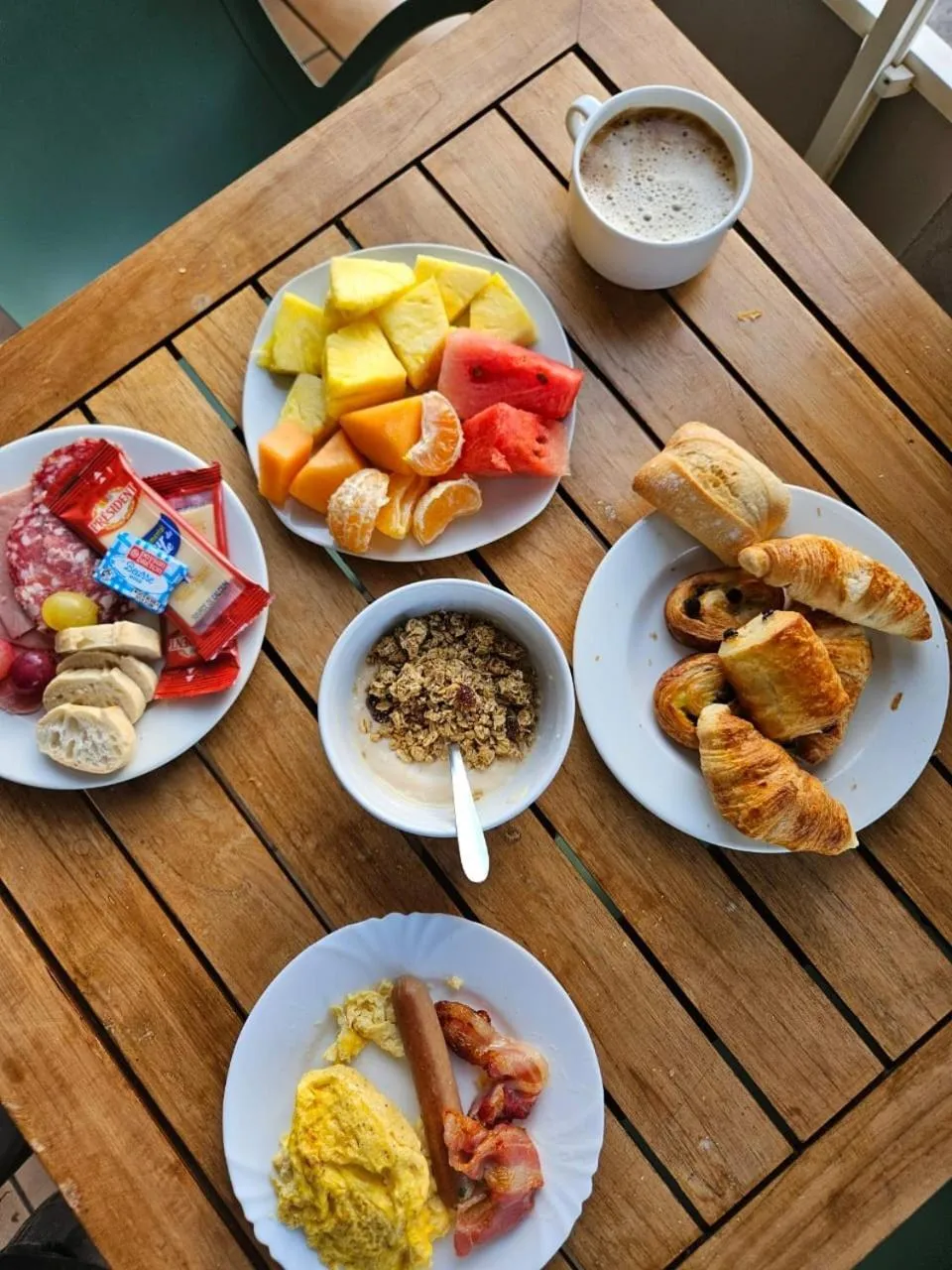 Continental breakfast in Centre International de Sejour