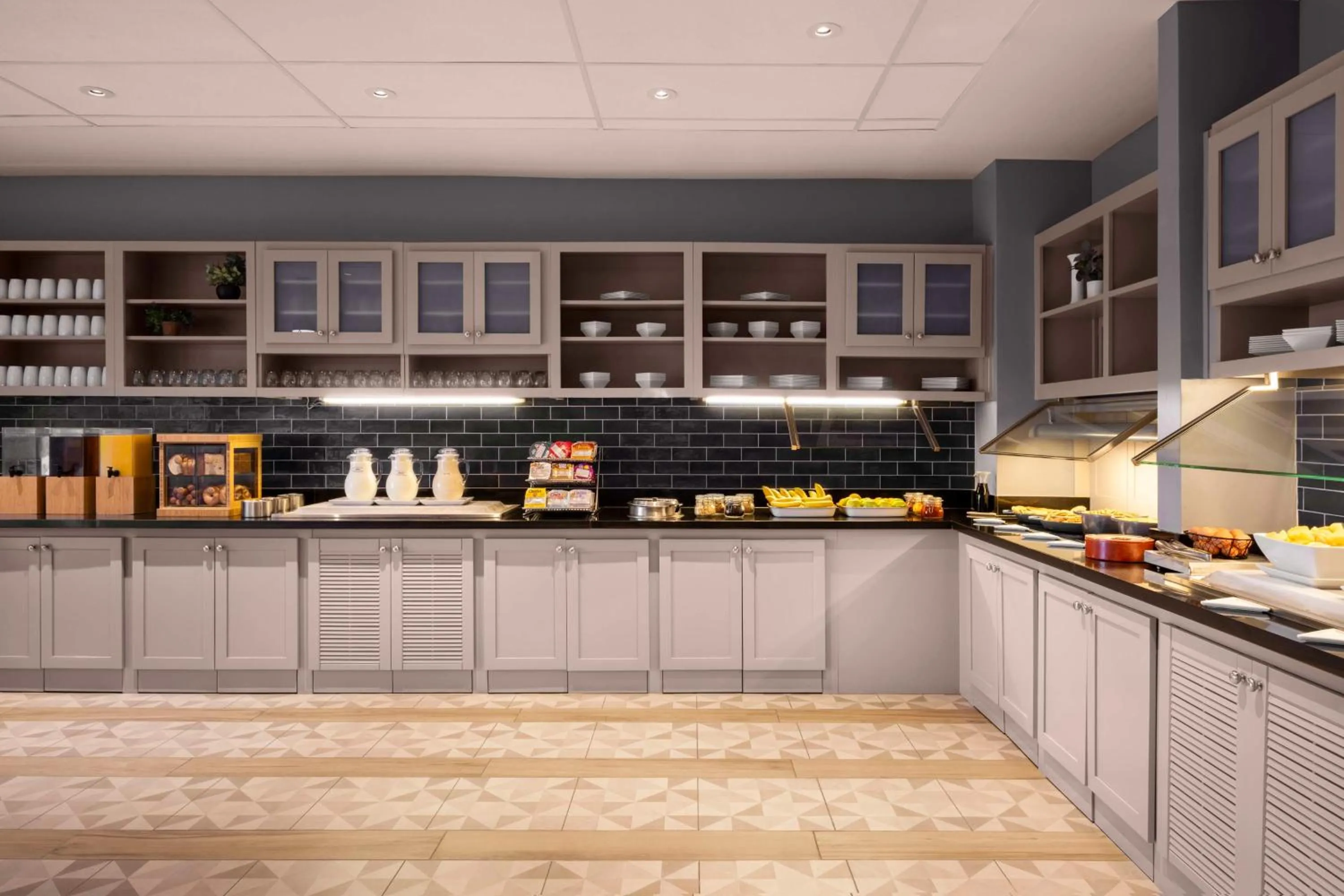 Restaurant/places to eat in Hyatt Place Kansas City/Overland Park/Convention Center