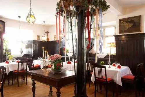 Restaurant/places to eat in Hotel Weisses Ross