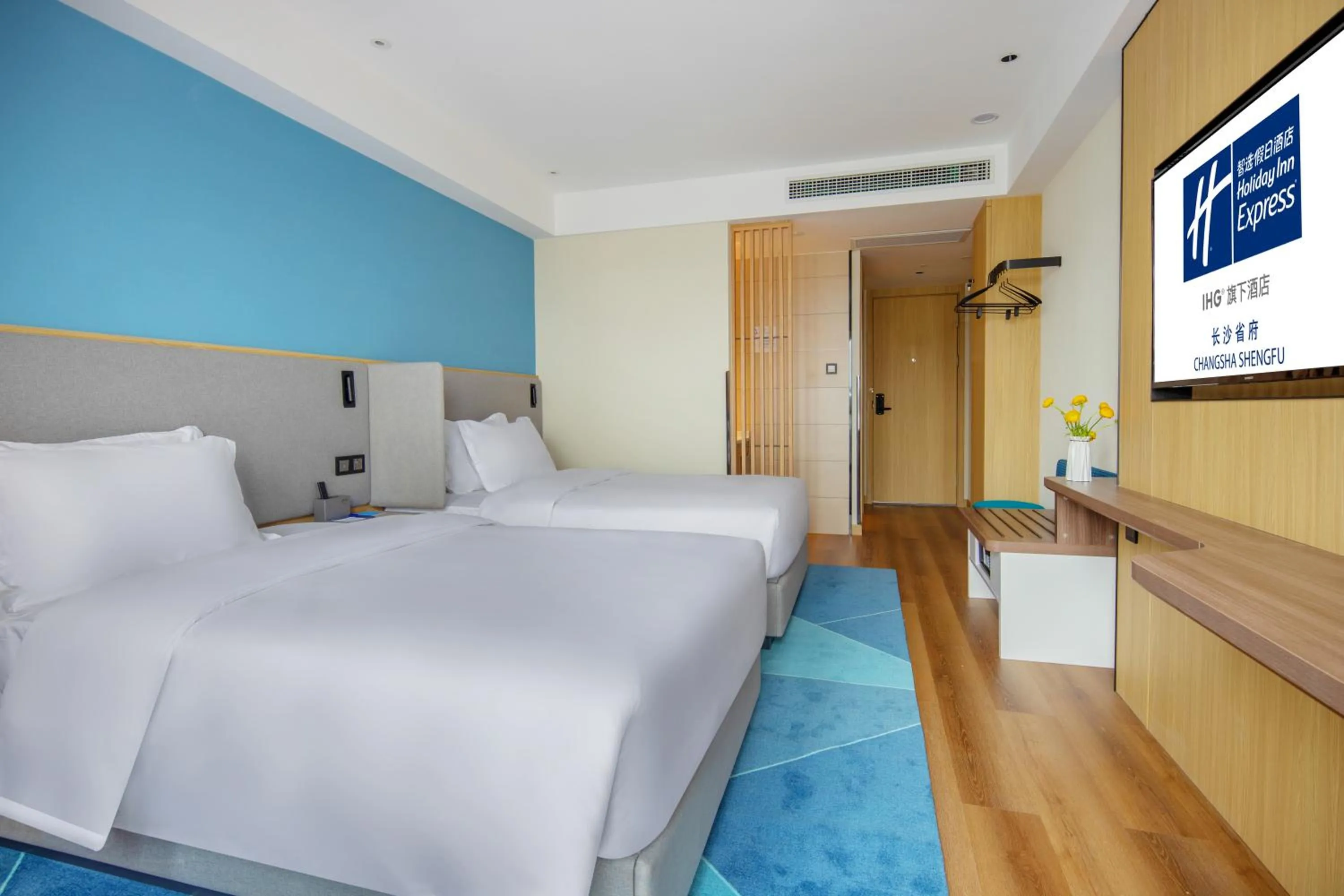Photo of the whole room, Bed in Holiday Inn Express Changsha Shengfu by IHG
