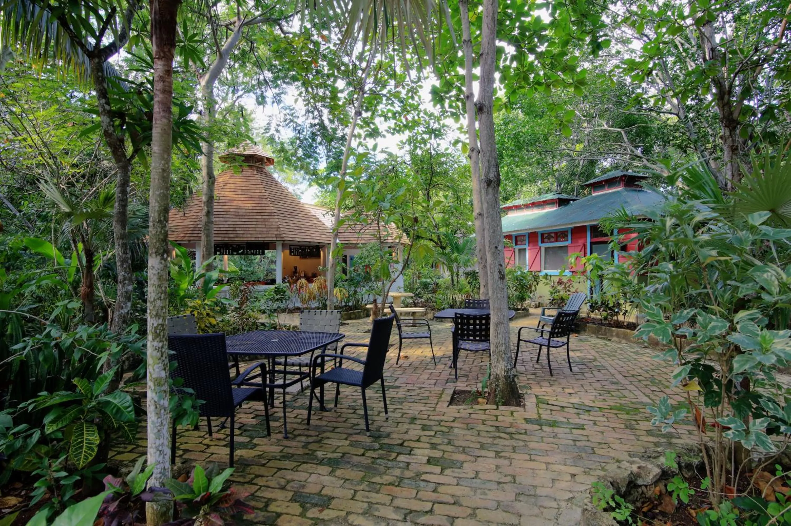 Patio in Tingalaya's Retreat