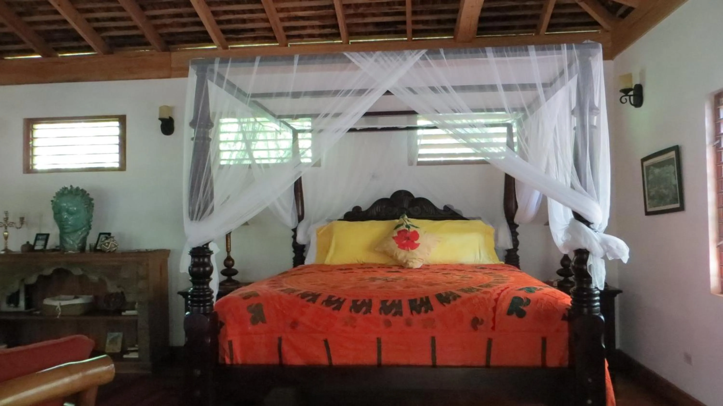 Decorative detail, Bed in Tingalaya's Retreat