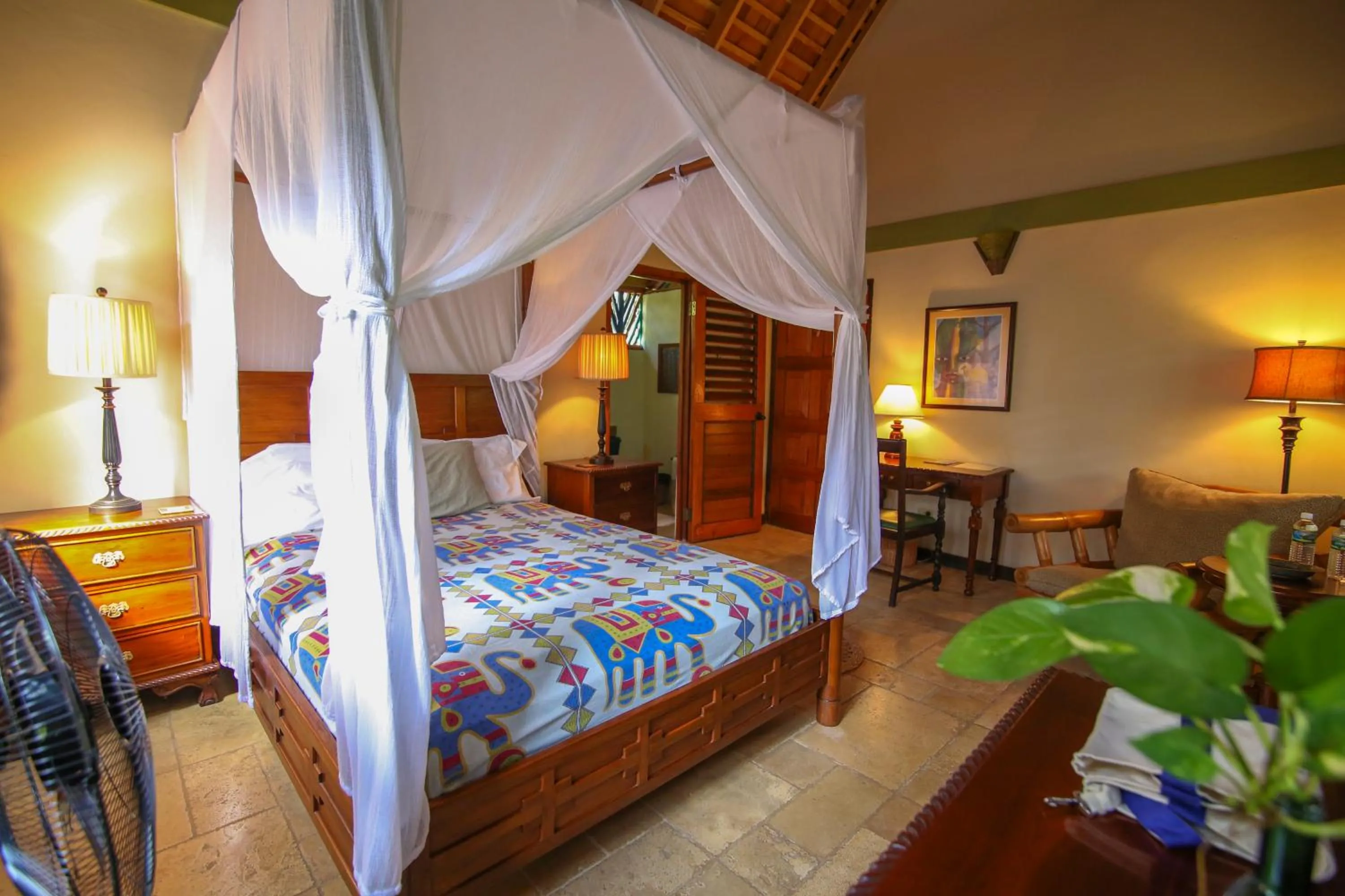 Photo of the whole room, Bed in Tingalaya's Retreat