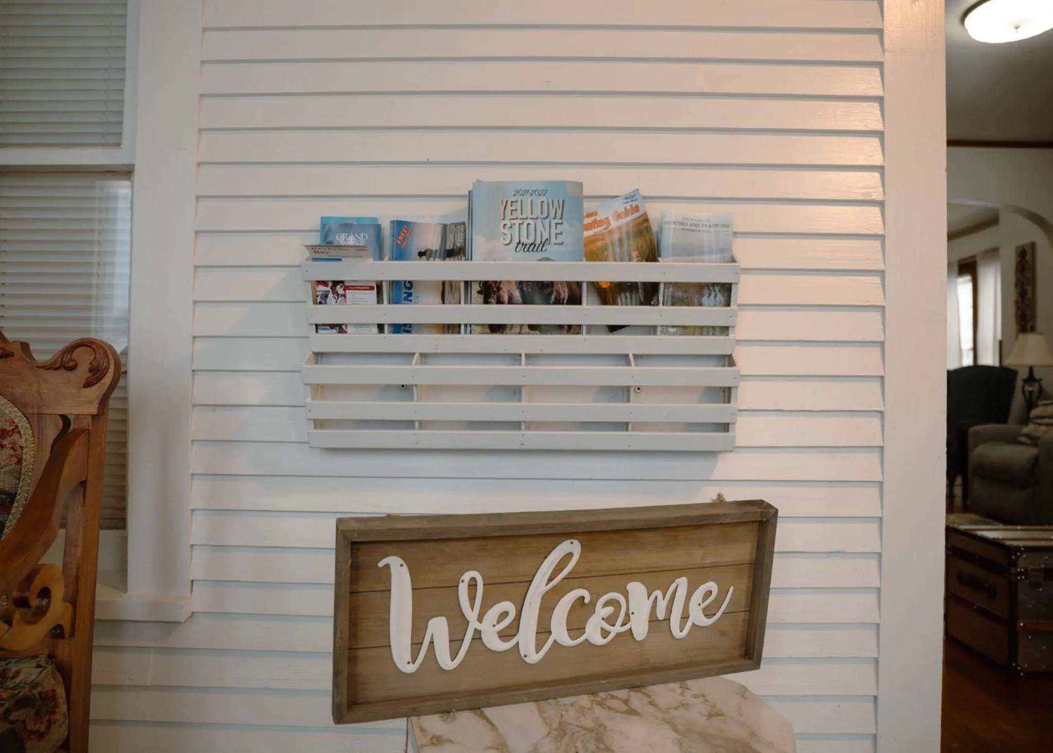 Patio in East Side Motel & Cabins