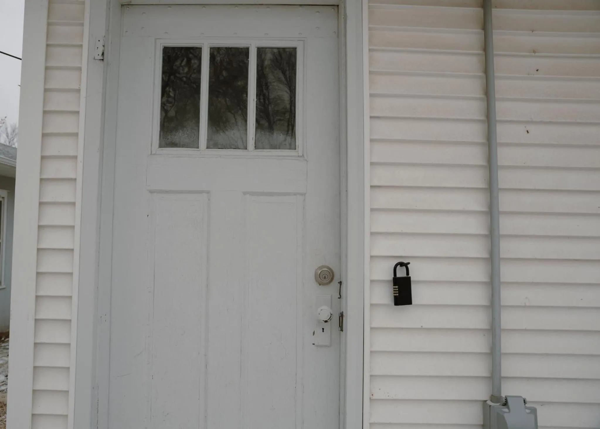 Property building in East Side Motel & Cabins