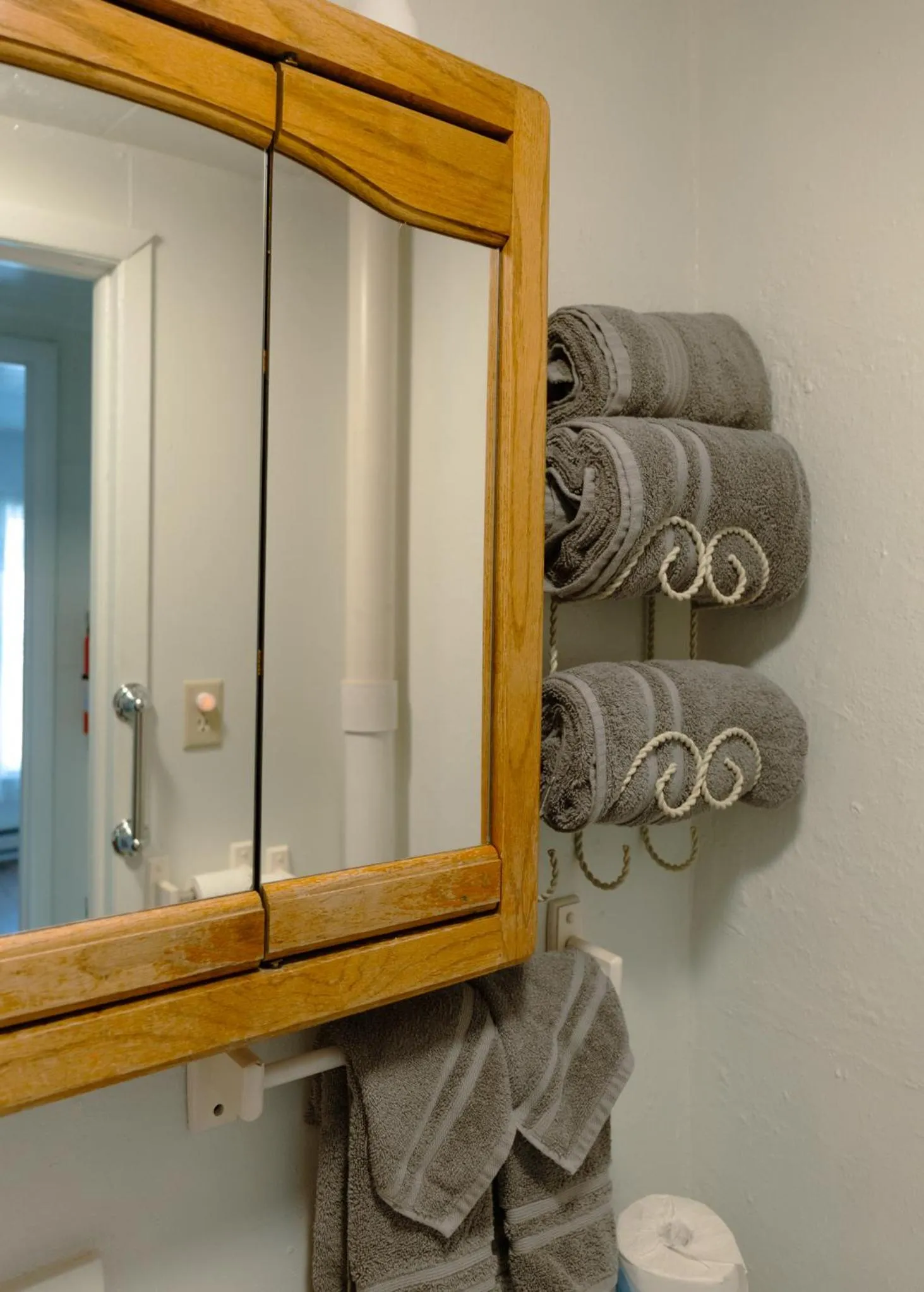 Bathroom in East Side Motel & Cabins