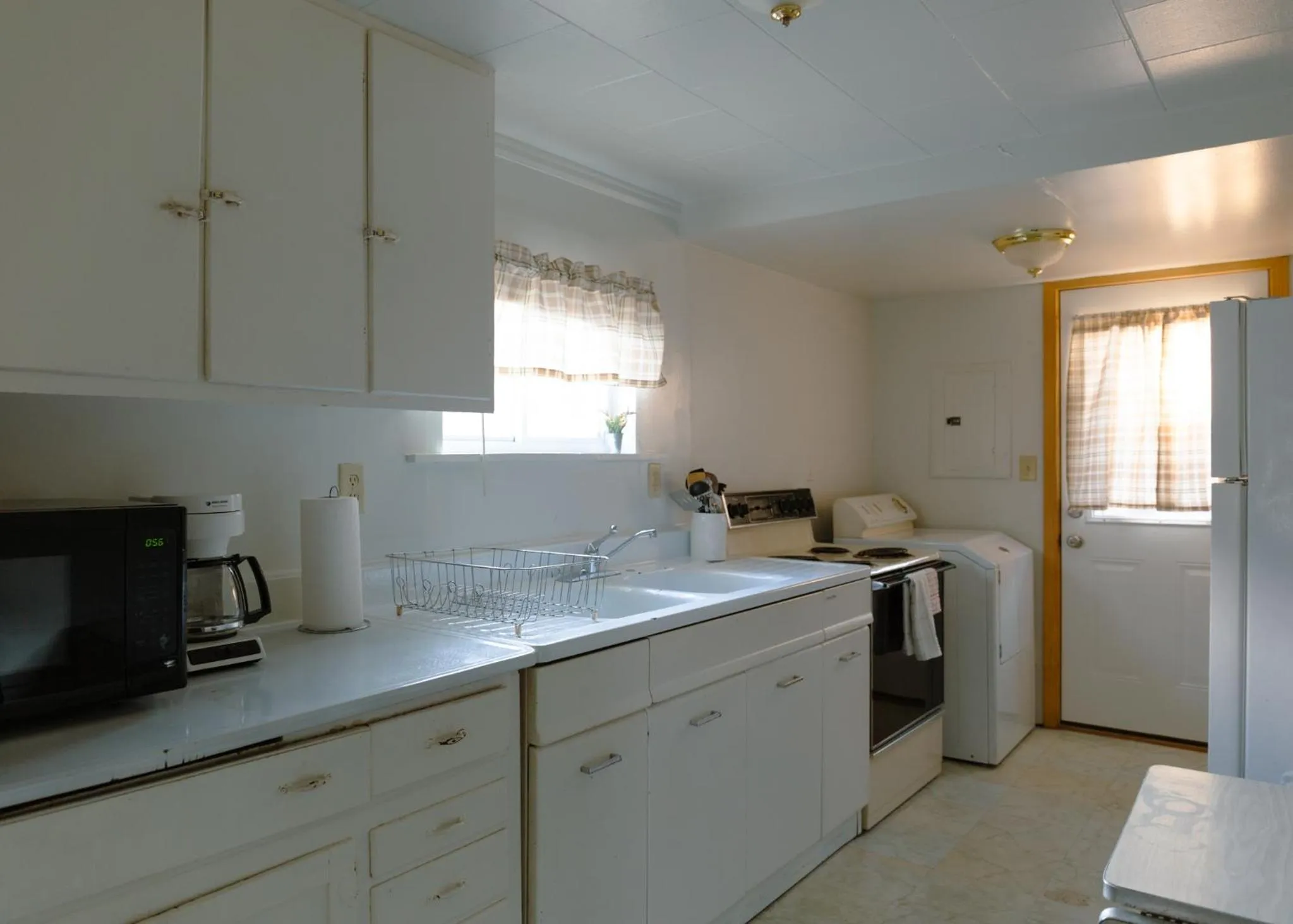 Coffee/tea facilities in East Side Motel & Cabins