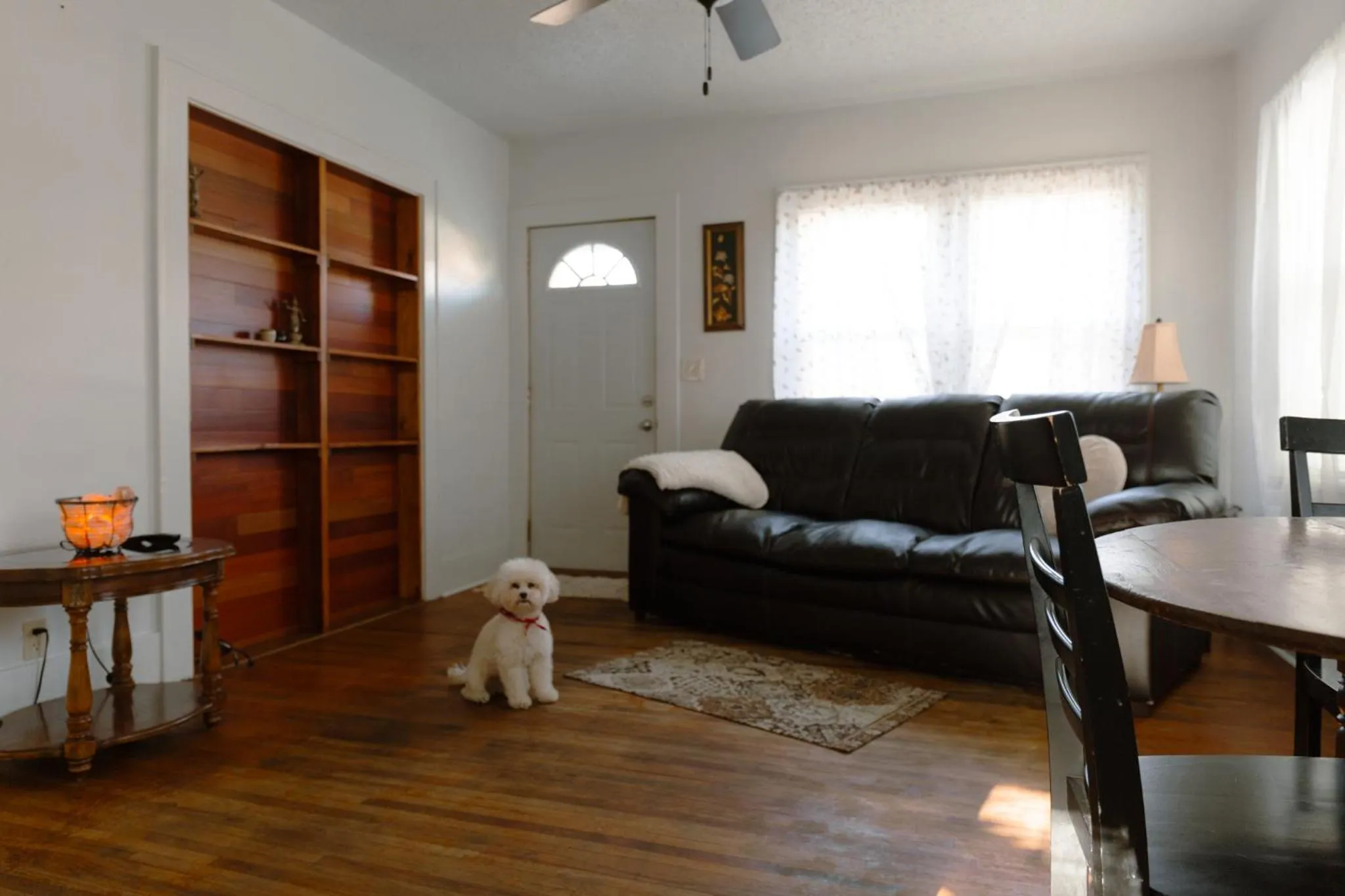 Living room in East Side Motel & Cabins