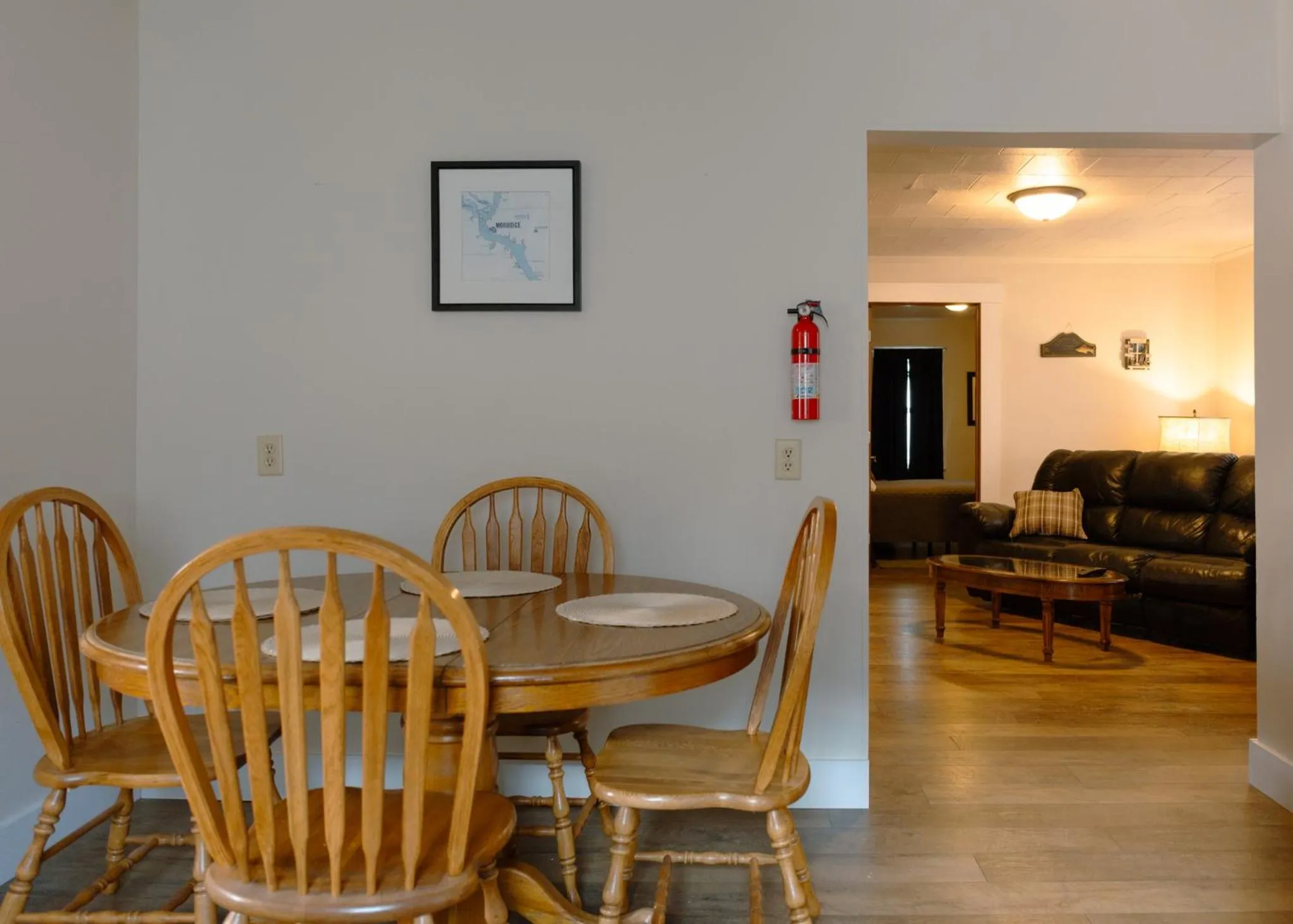 Living room in East Side Motel & Cabins