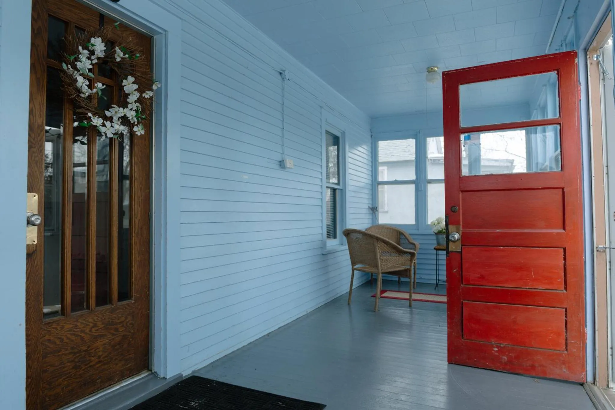 Patio in East Side Motel & Cabins