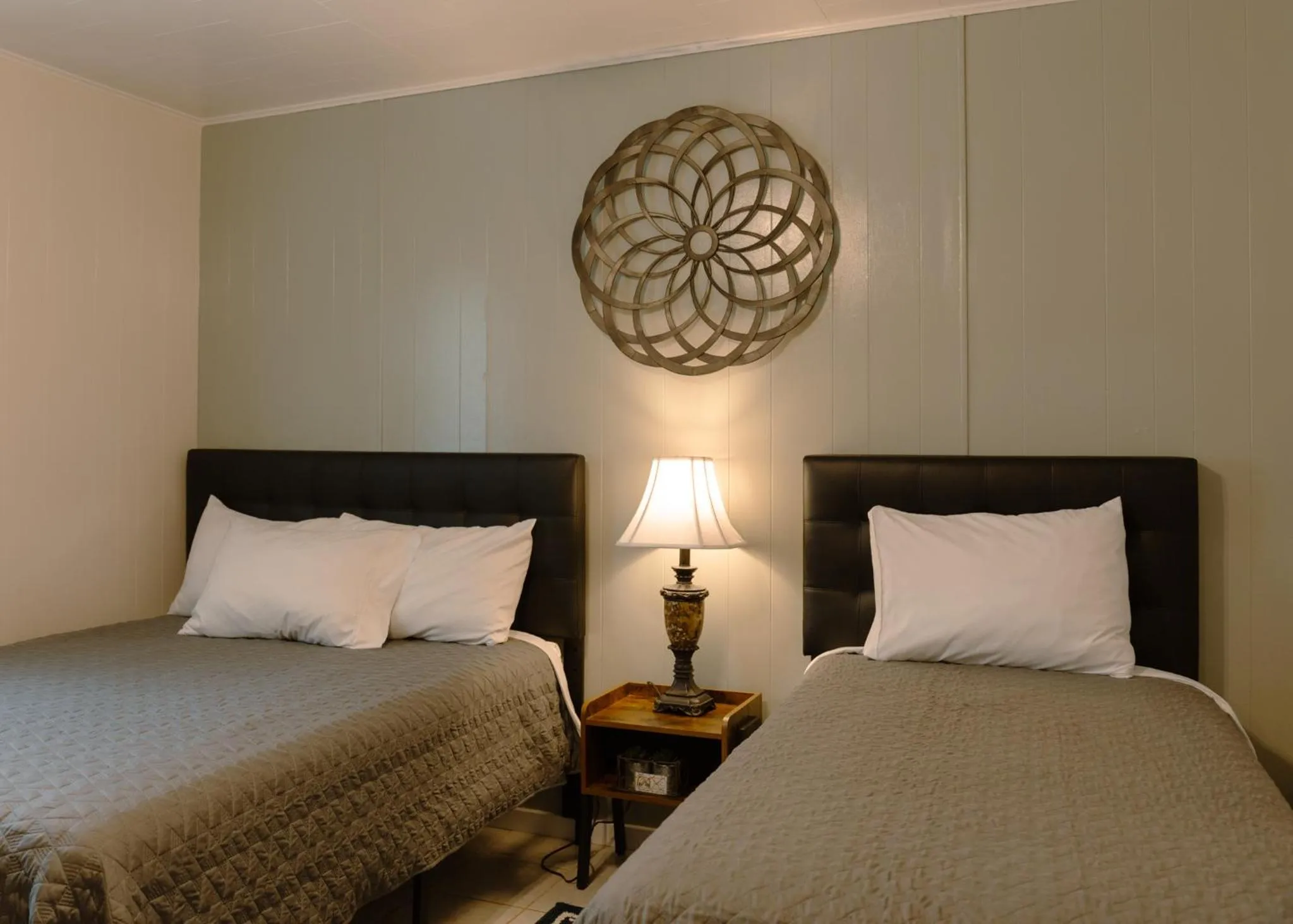 Bed in East Side Motel & Cabins