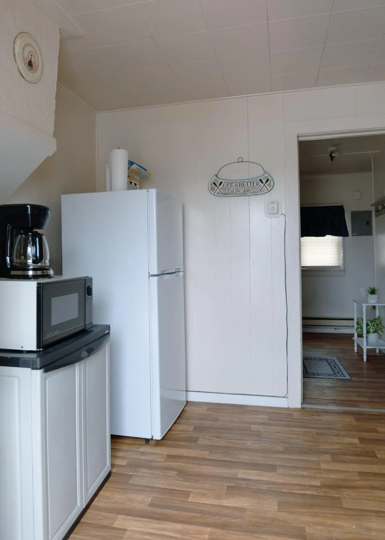 Coffee/tea facilities in East Side Motel & Cabins