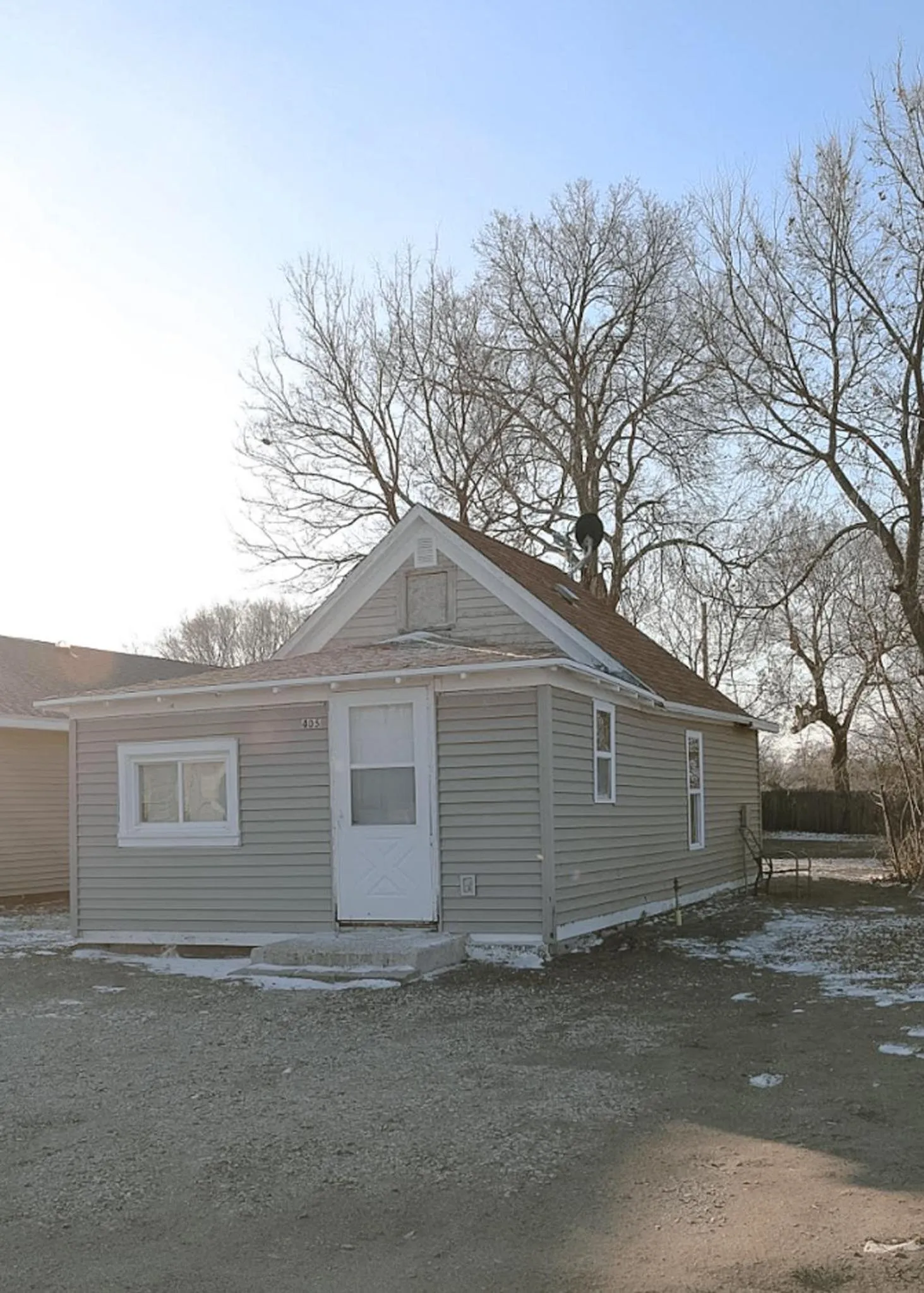 Property building in East Side Motel & Cabins