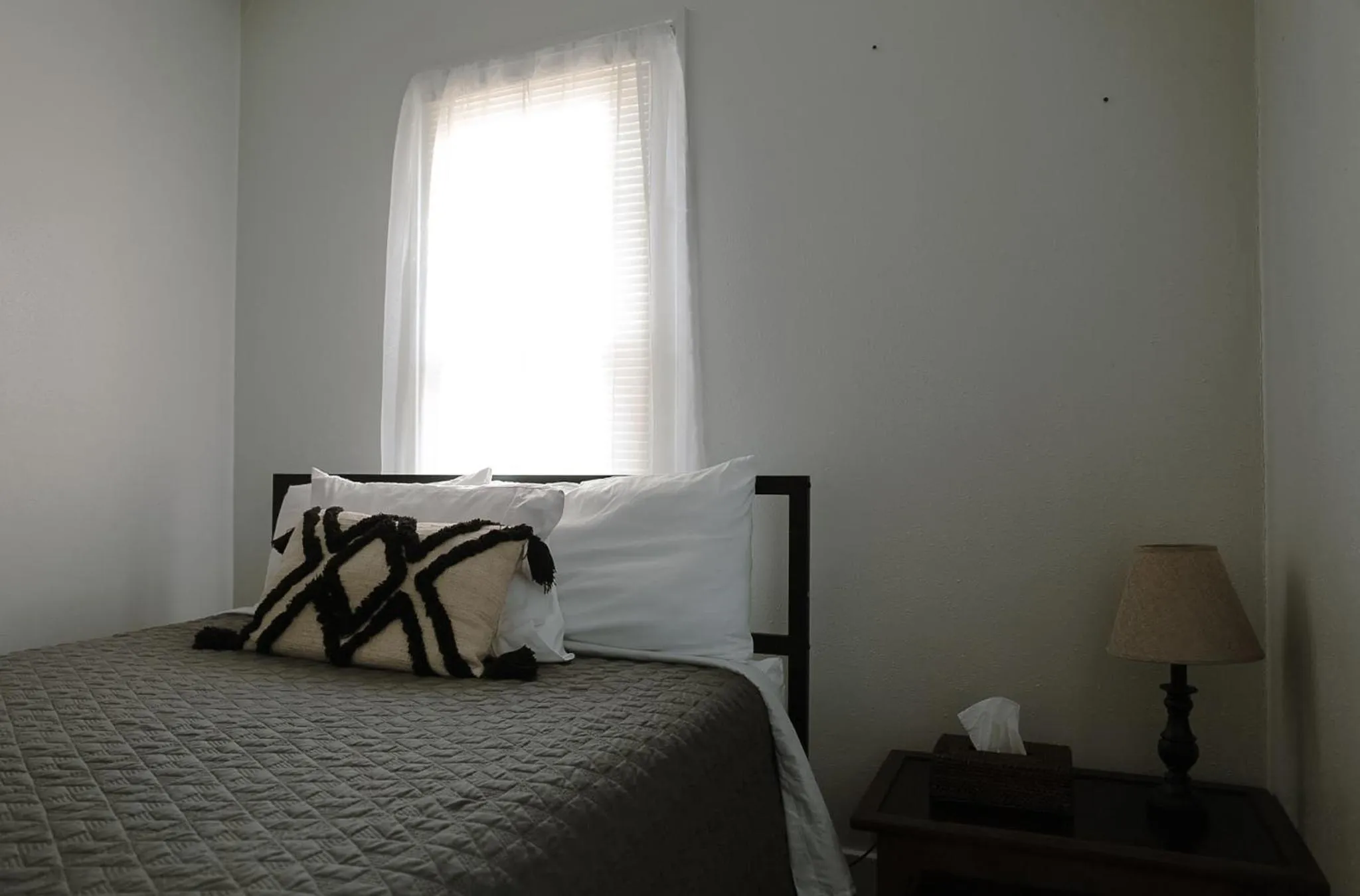 Bed in East Side Motel & Cabins