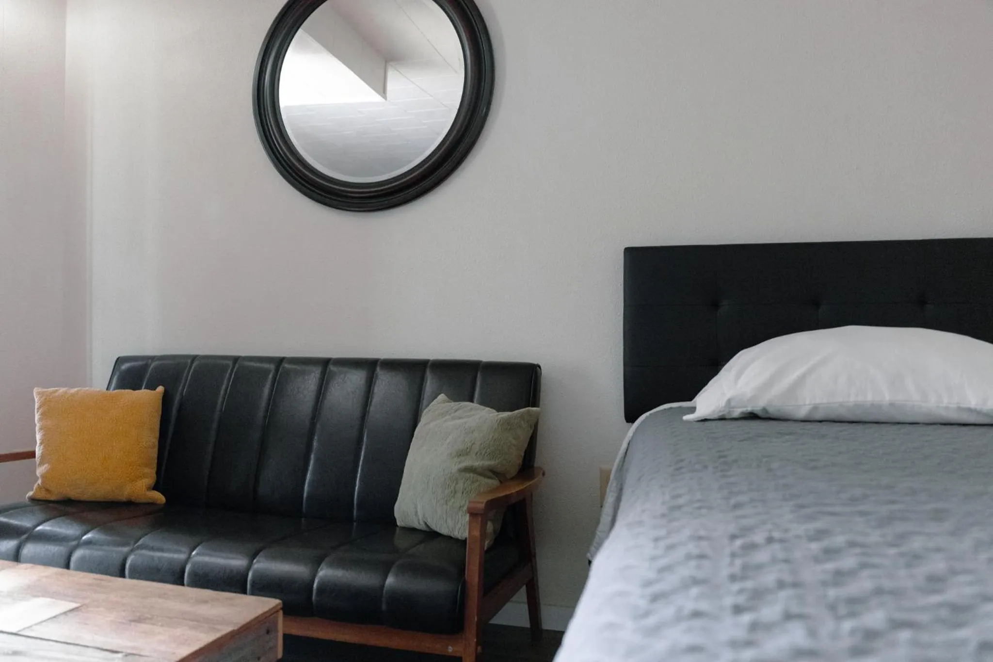 Seating area, Bed in East Side Motel & Cabins